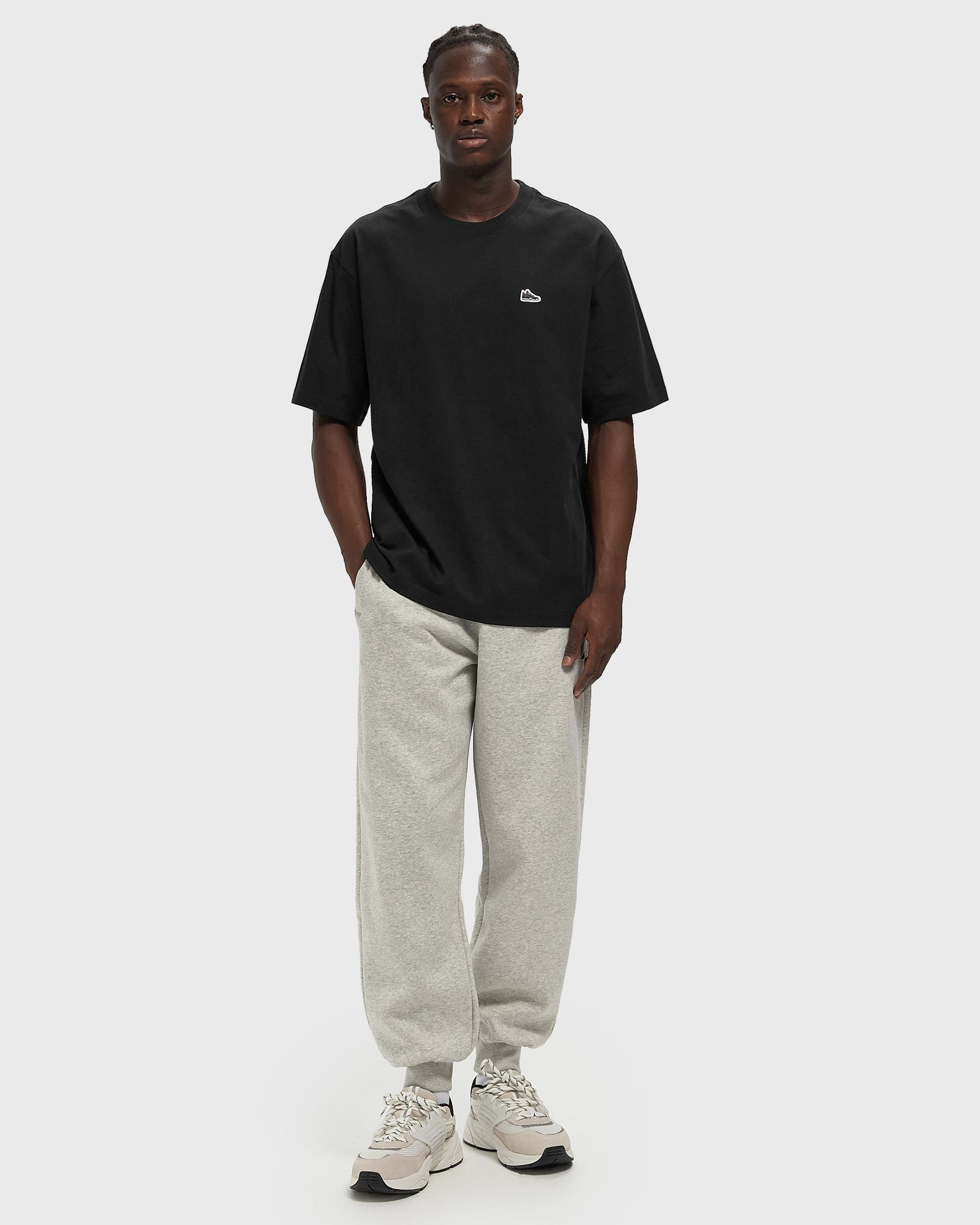 SNEAKER PATCH T-SHIRT