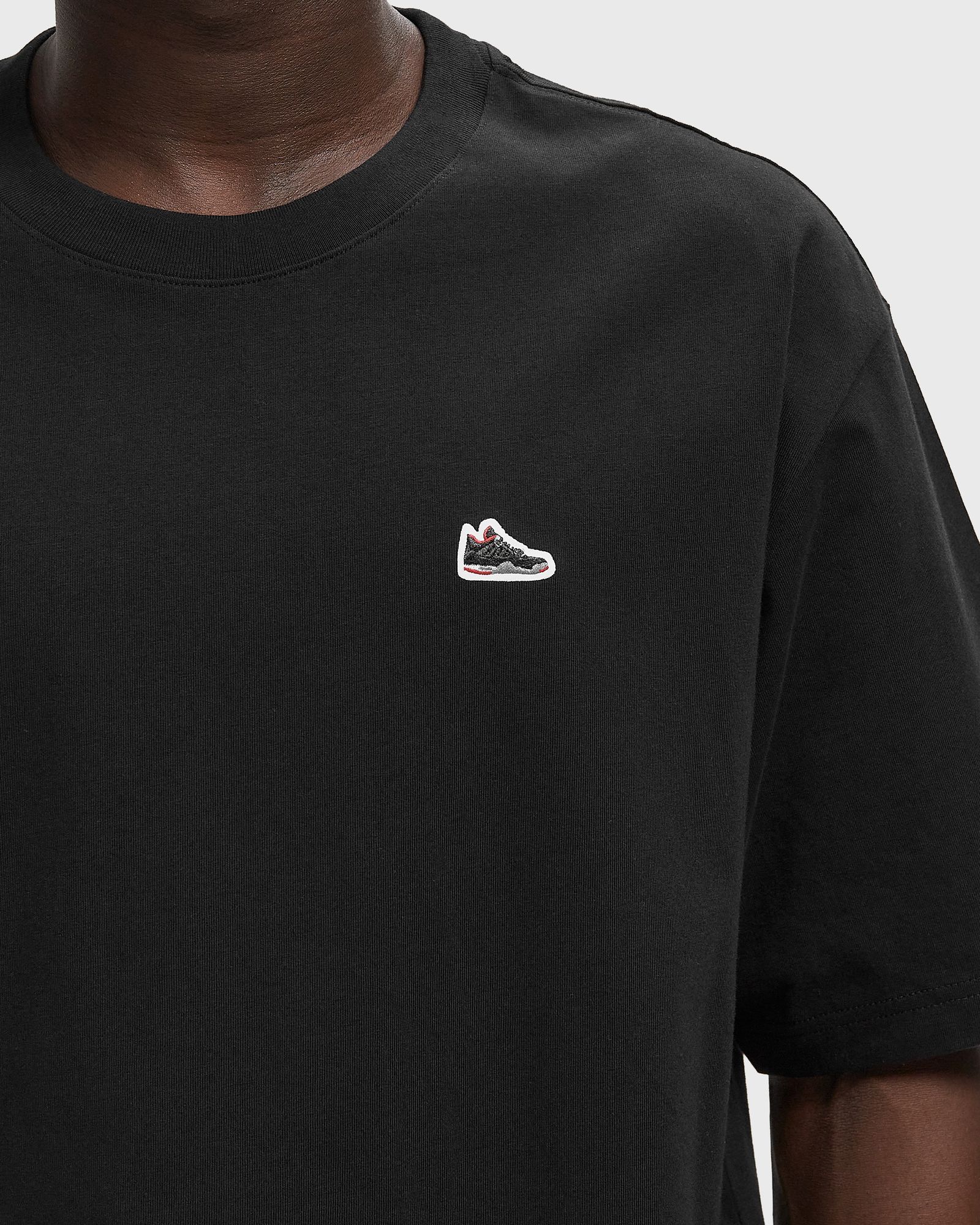 SNEAKER PATCH T-SHIRT