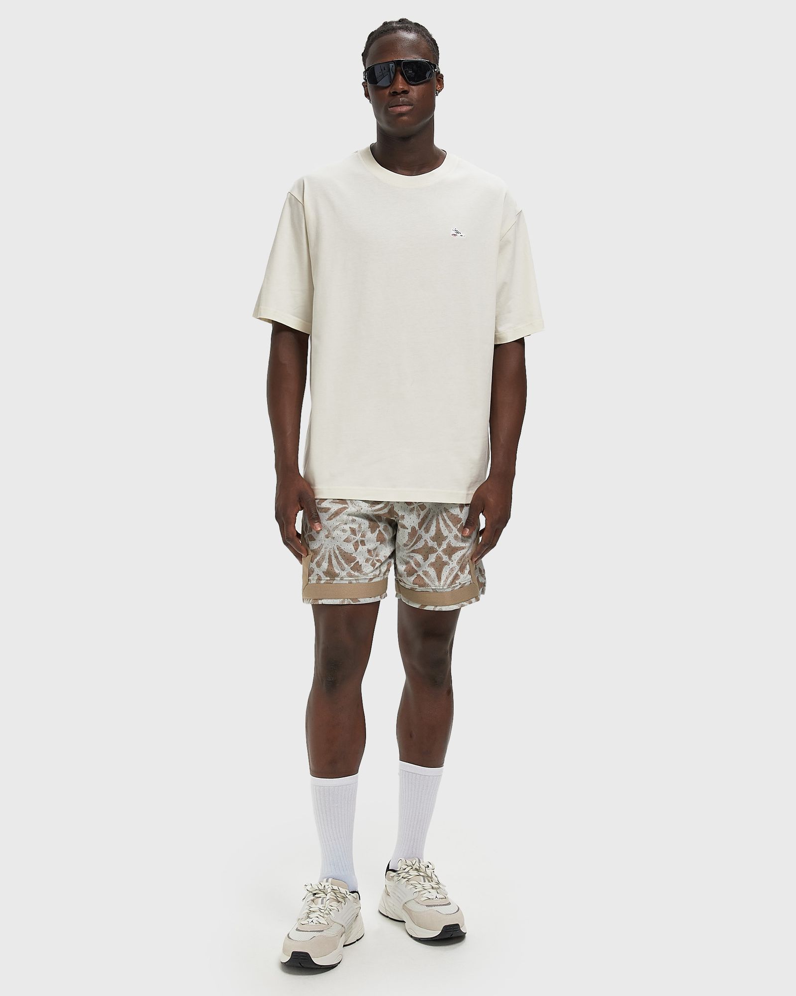 SNEAKER PATCH T-SHIRT