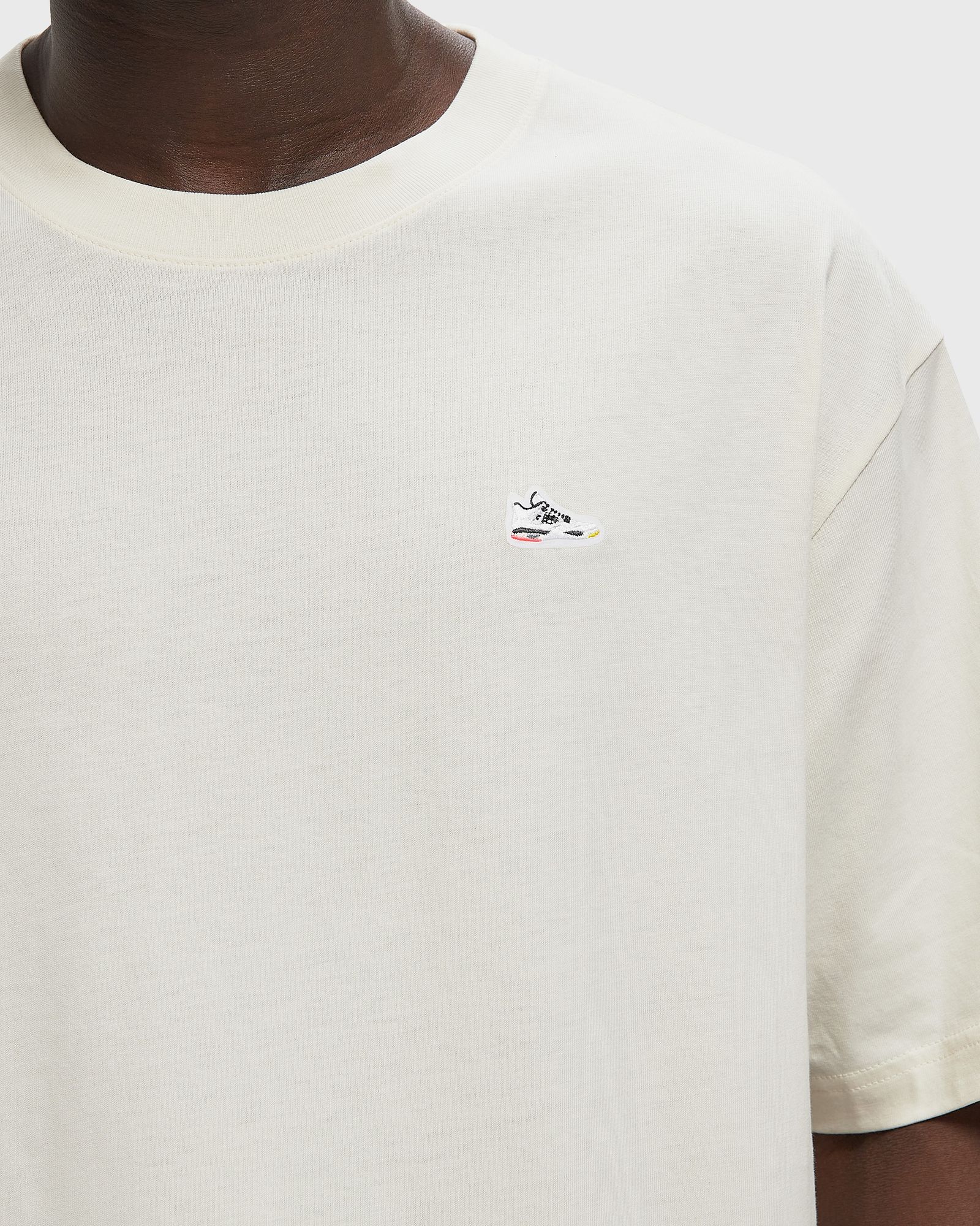 SNEAKER PATCH T-SHIRT