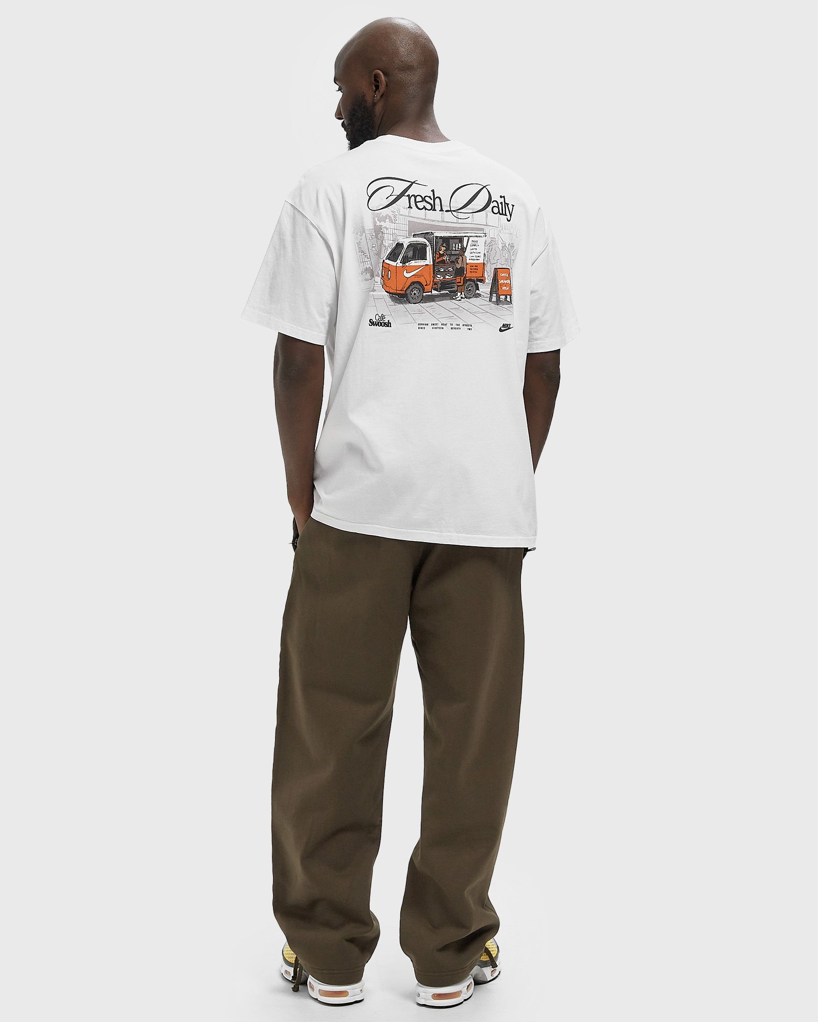 TEE LSE CAFE SWOOSH VAN