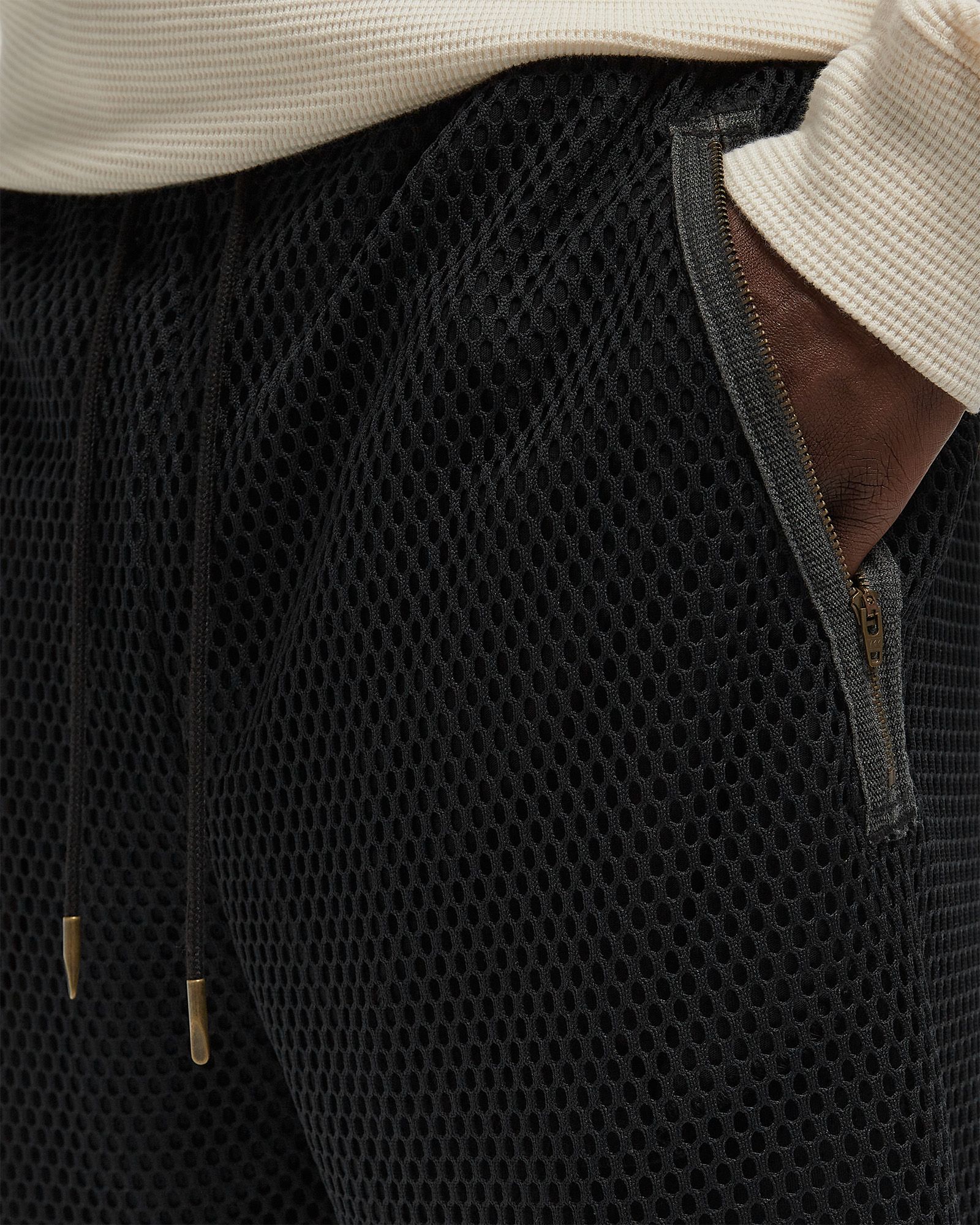 x UNION x FRAGMENT SHORT