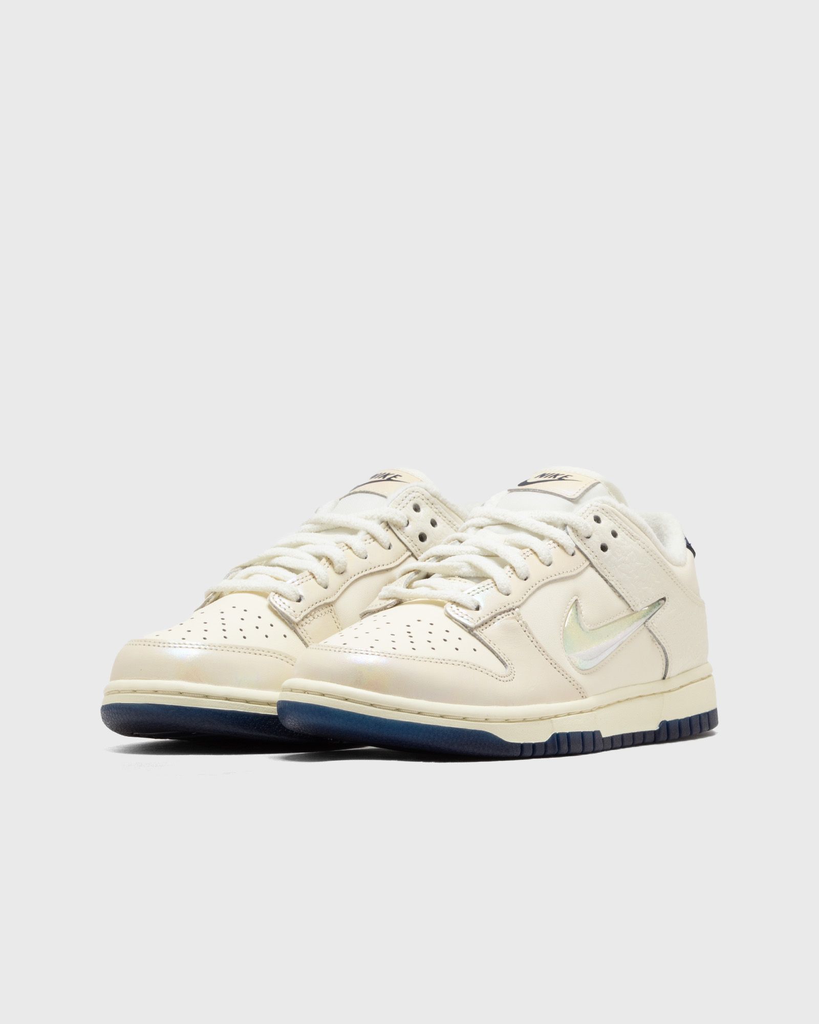 WMNS DUNK LOW