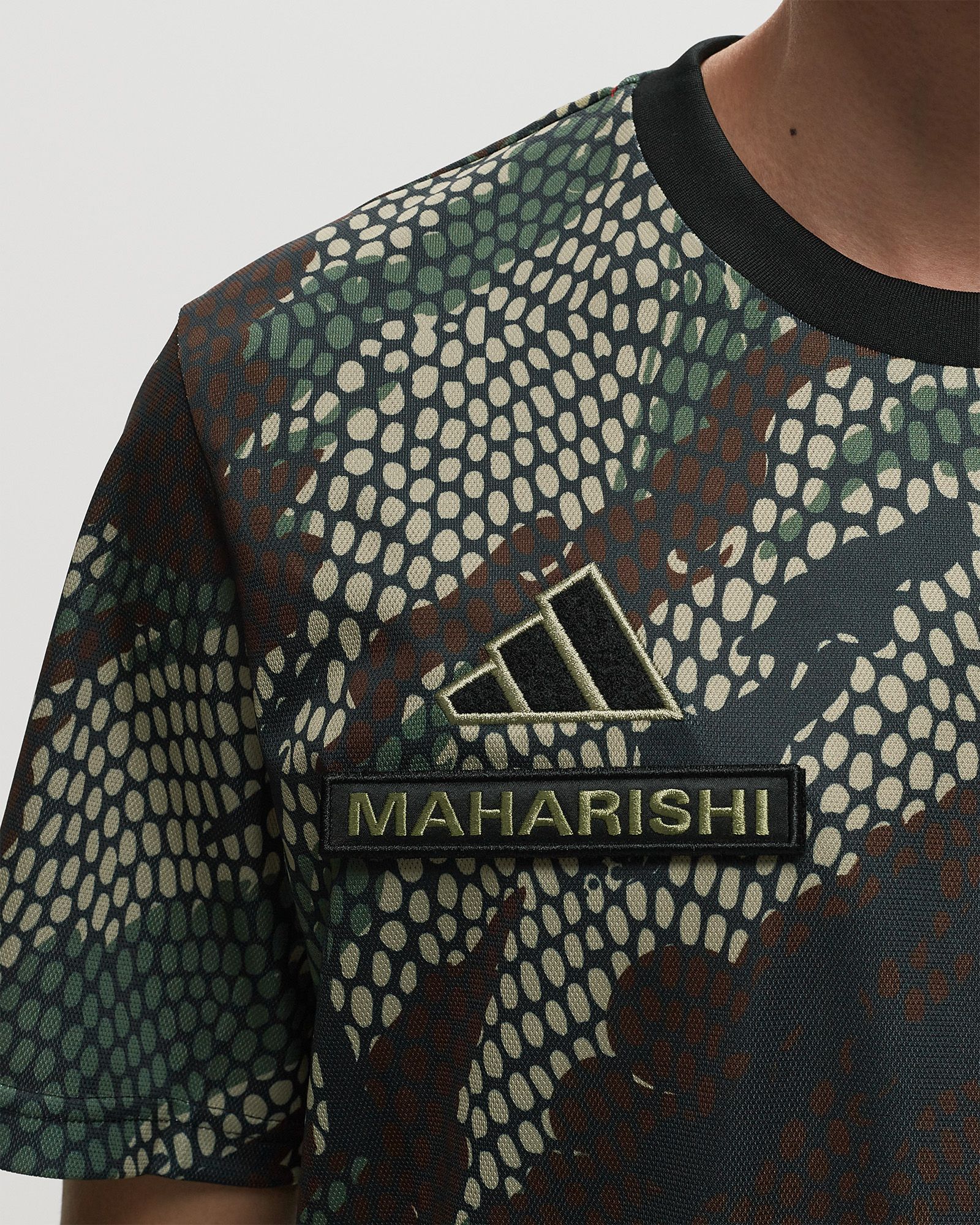 新品 adidas Arsenal FC MAHARISHI 刺繍Tシャツ Adidas Originals x Arsenal FC X Maharishi Jersey | IN4752