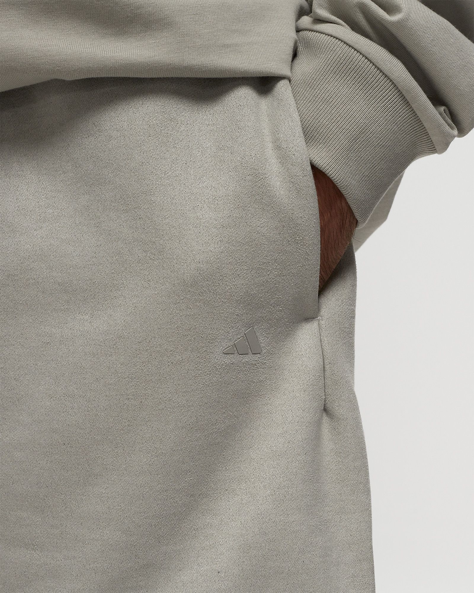 BASKETBALL SUEDED SHORTS