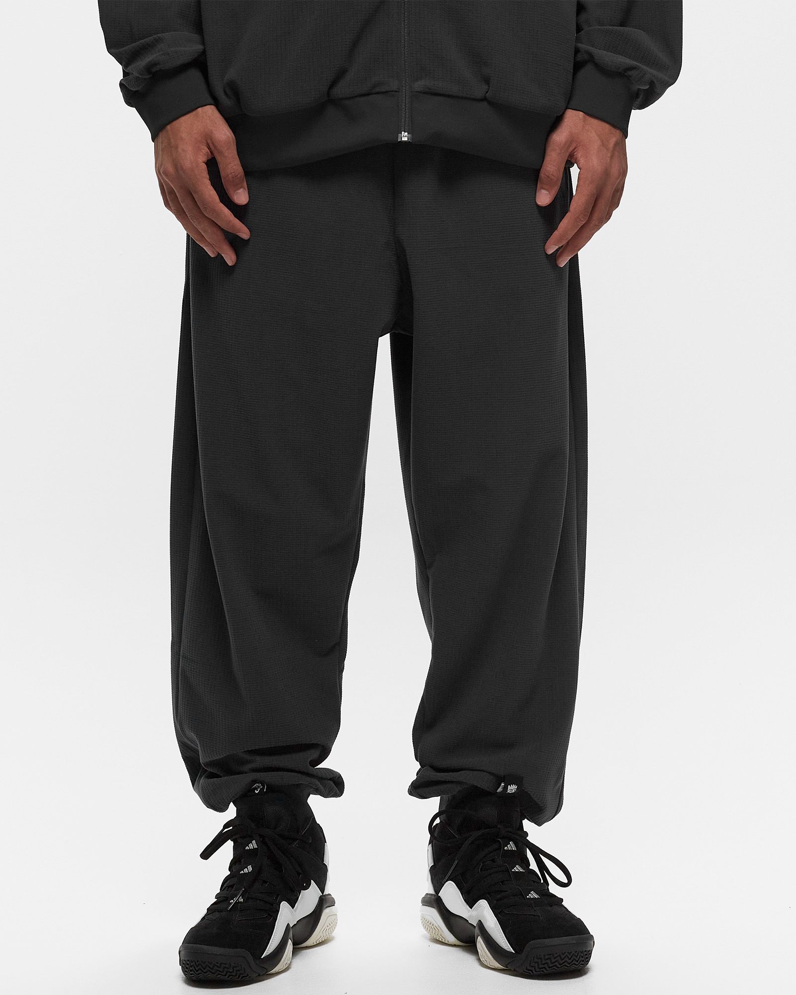 BASKETBALL TRACK PANTS