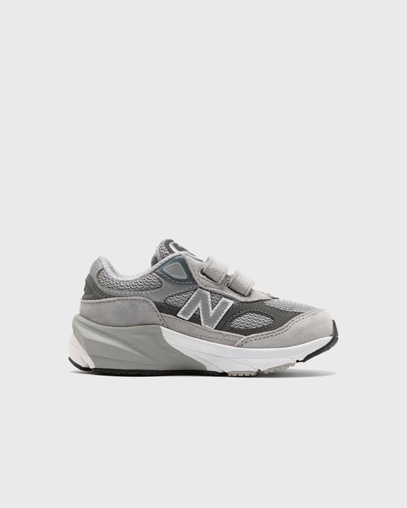 990