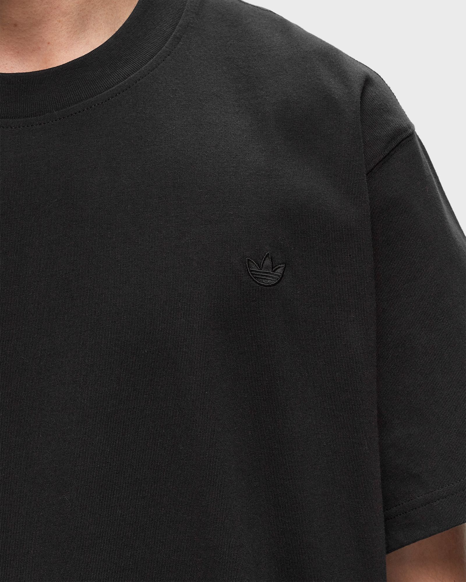 PREMIUM ESSENTIALS TEE