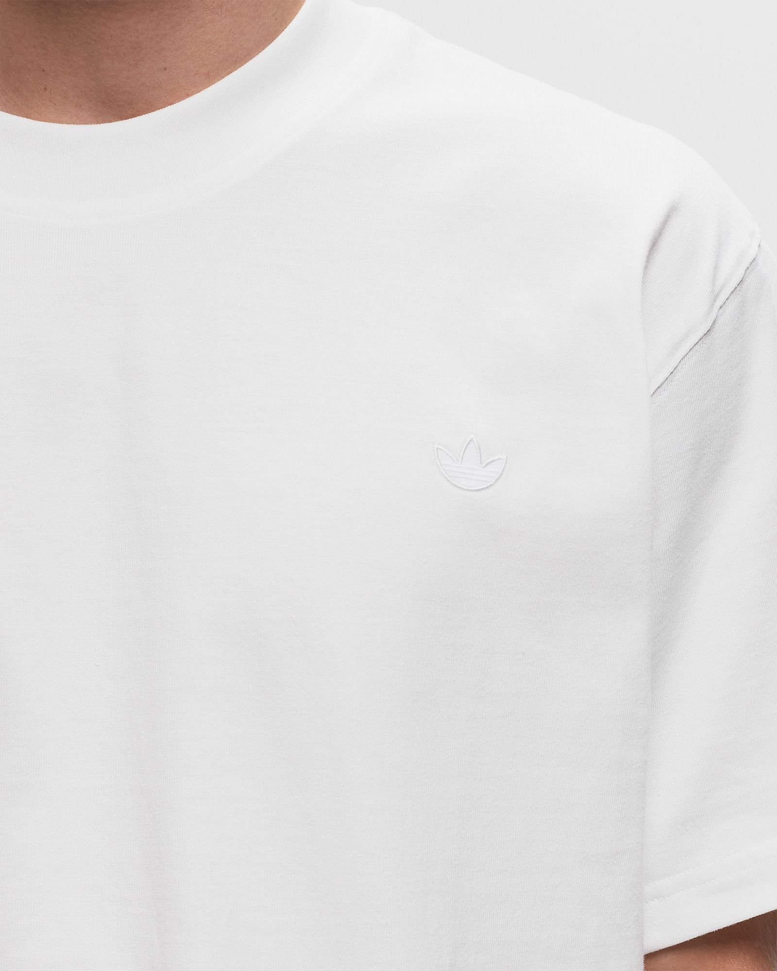 PREMIUM ESSENTIALS TEE