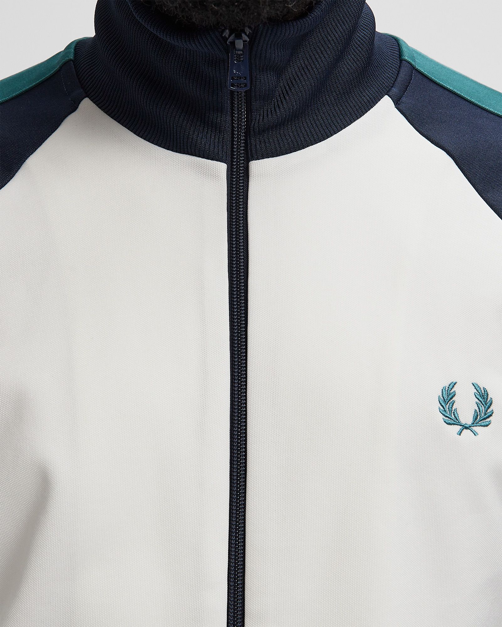 CONTRAST SLEEVE TRACK JACKET