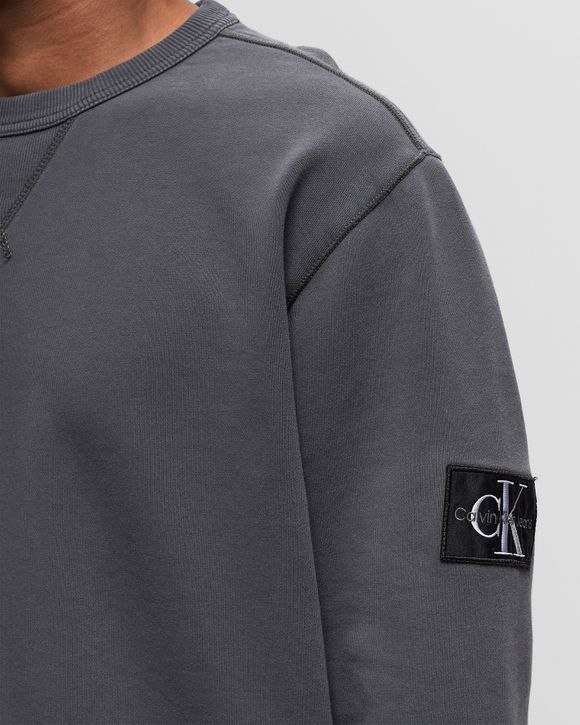 WASHED BADGE CREW NECK