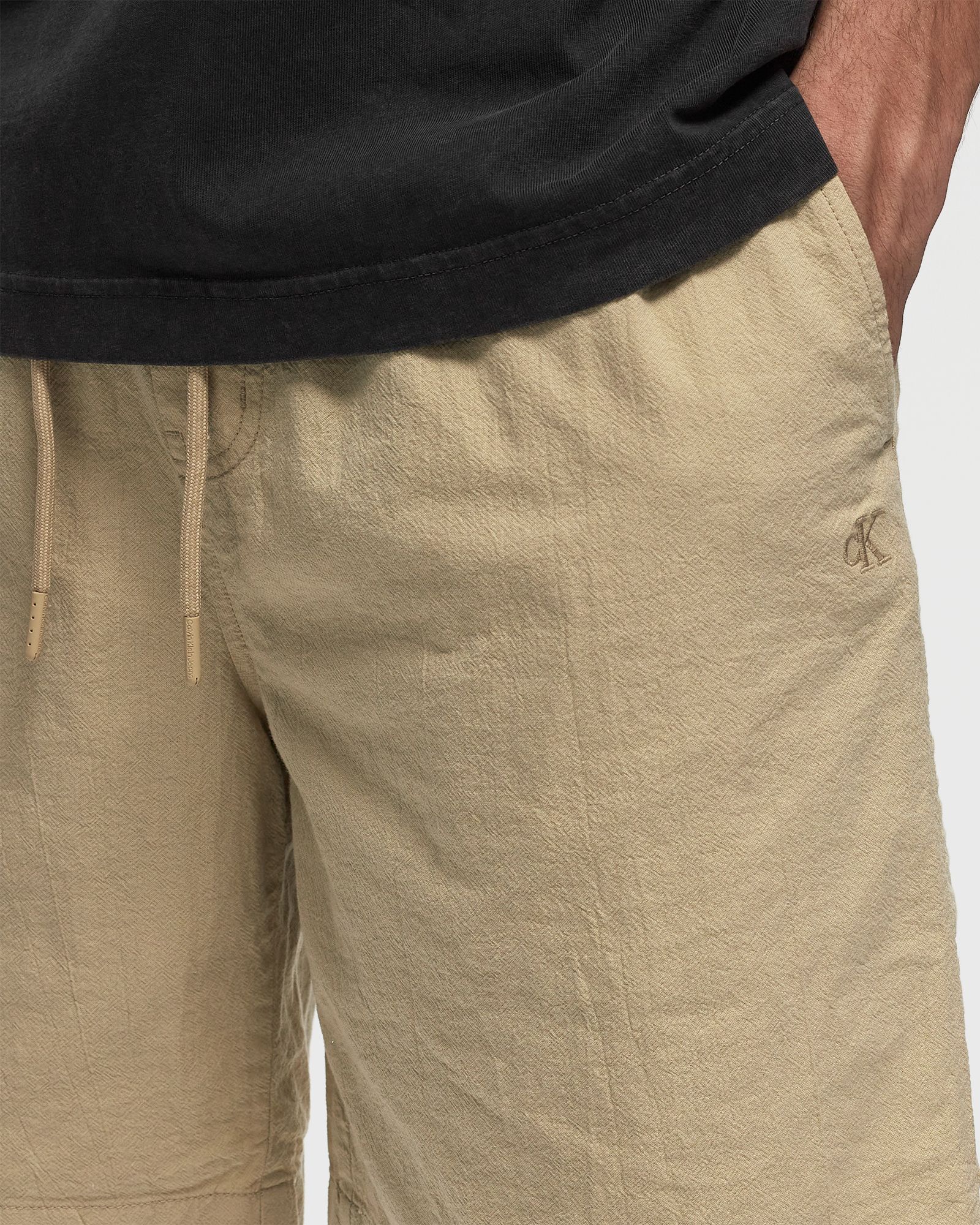 TEXTURED COTTON SHORT