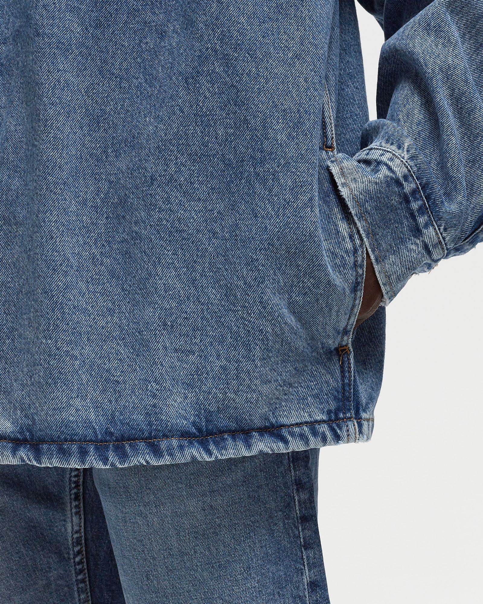 OVERSIZED LINEAR OVERSHIRT