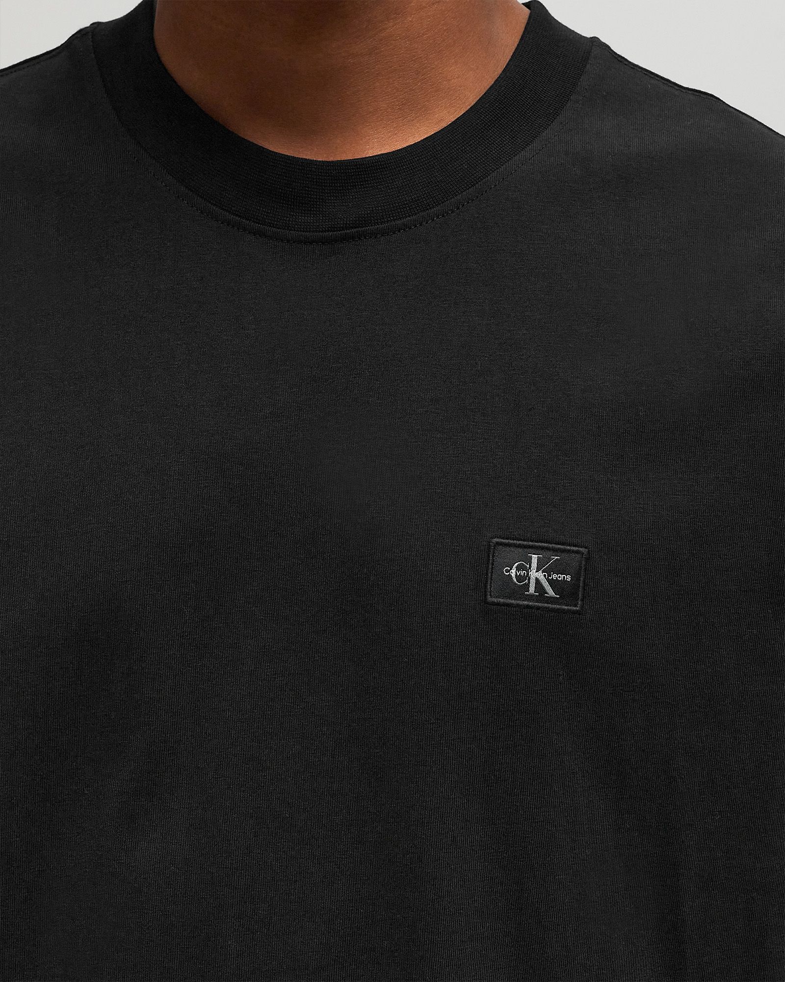 WOVEN LABEL RELAXED TEE