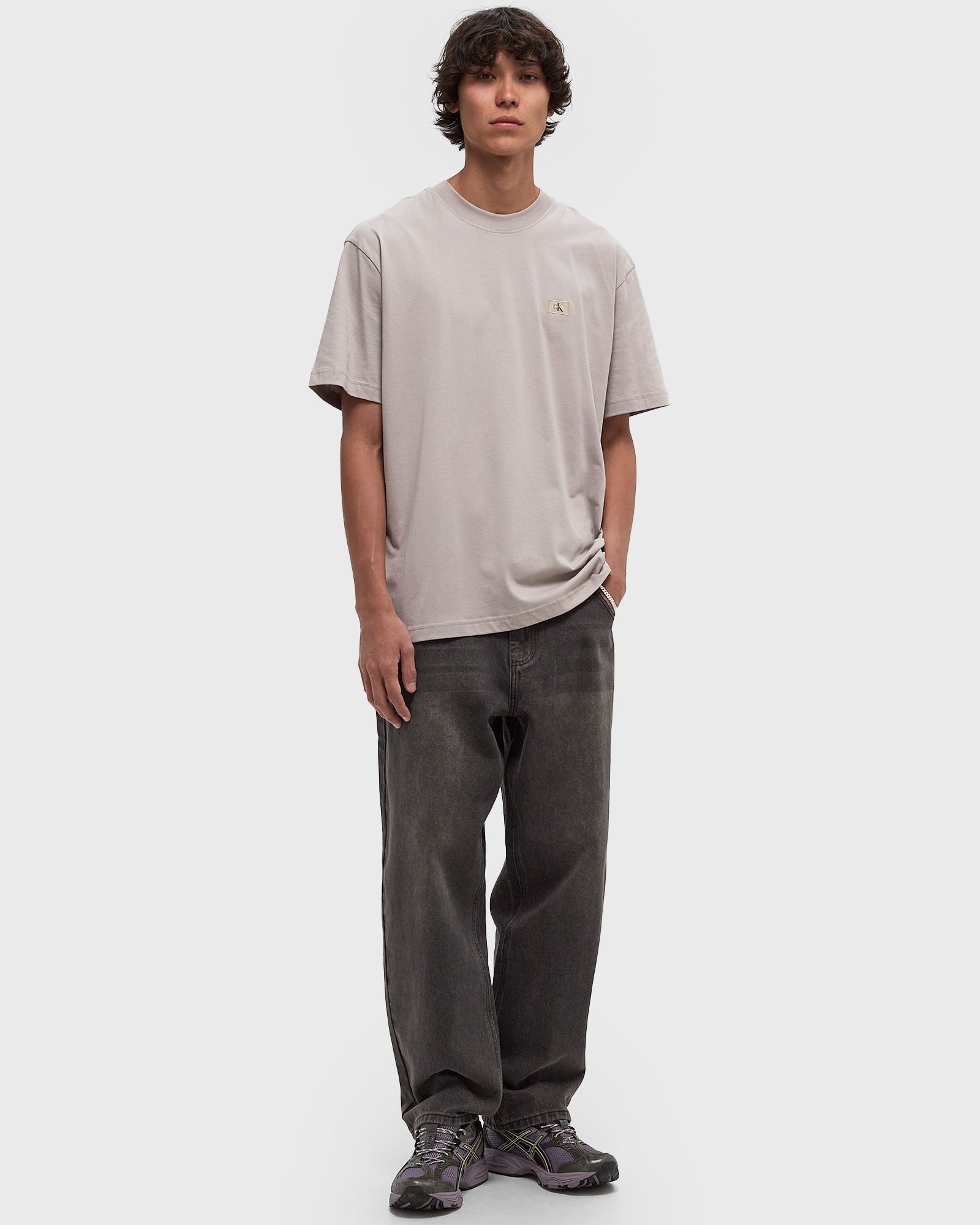 WOVEN LABEL RELAXED TEE