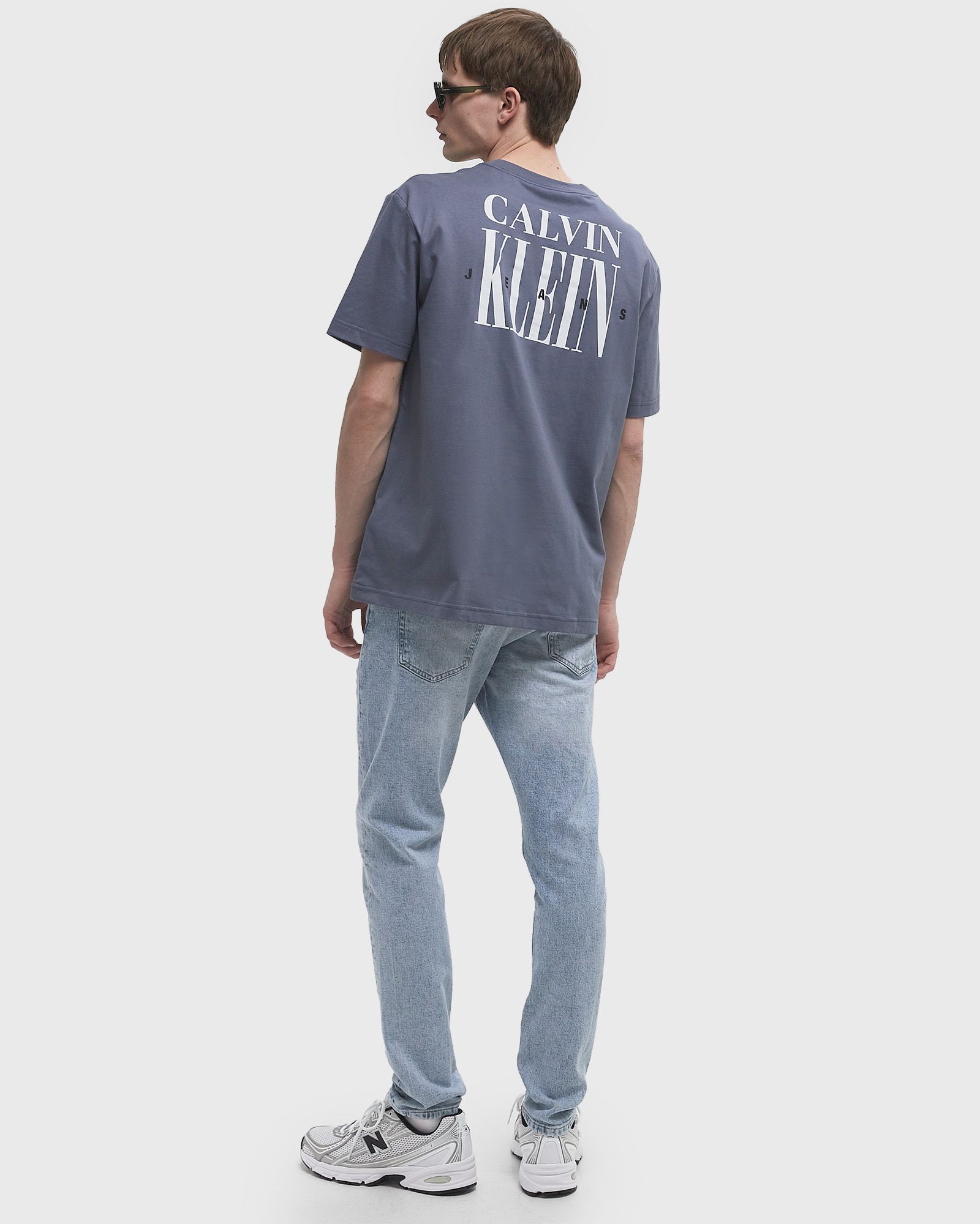 SERIF FONT GRAPHIC TEE