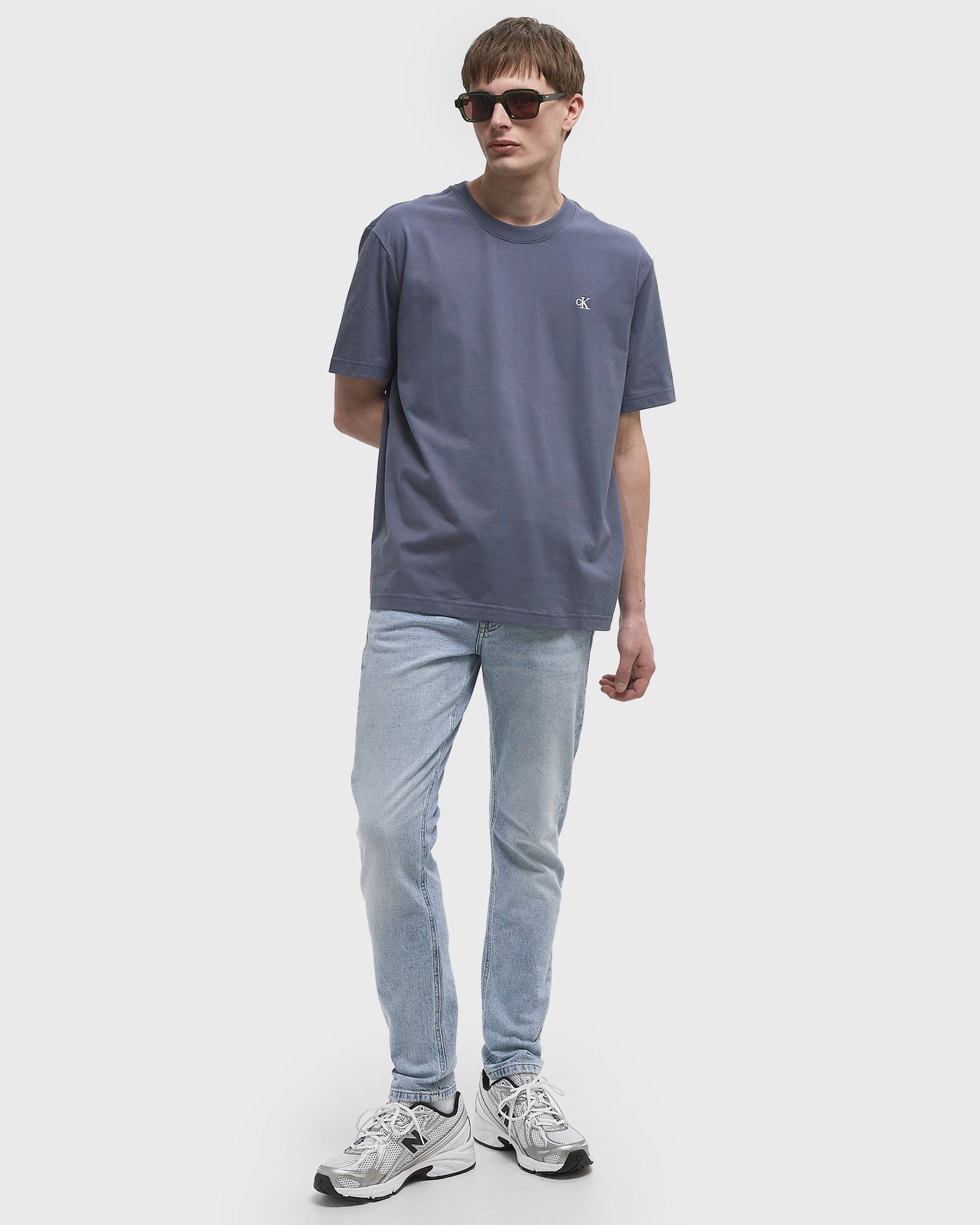 SERIF FONT GRAPHIC TEE