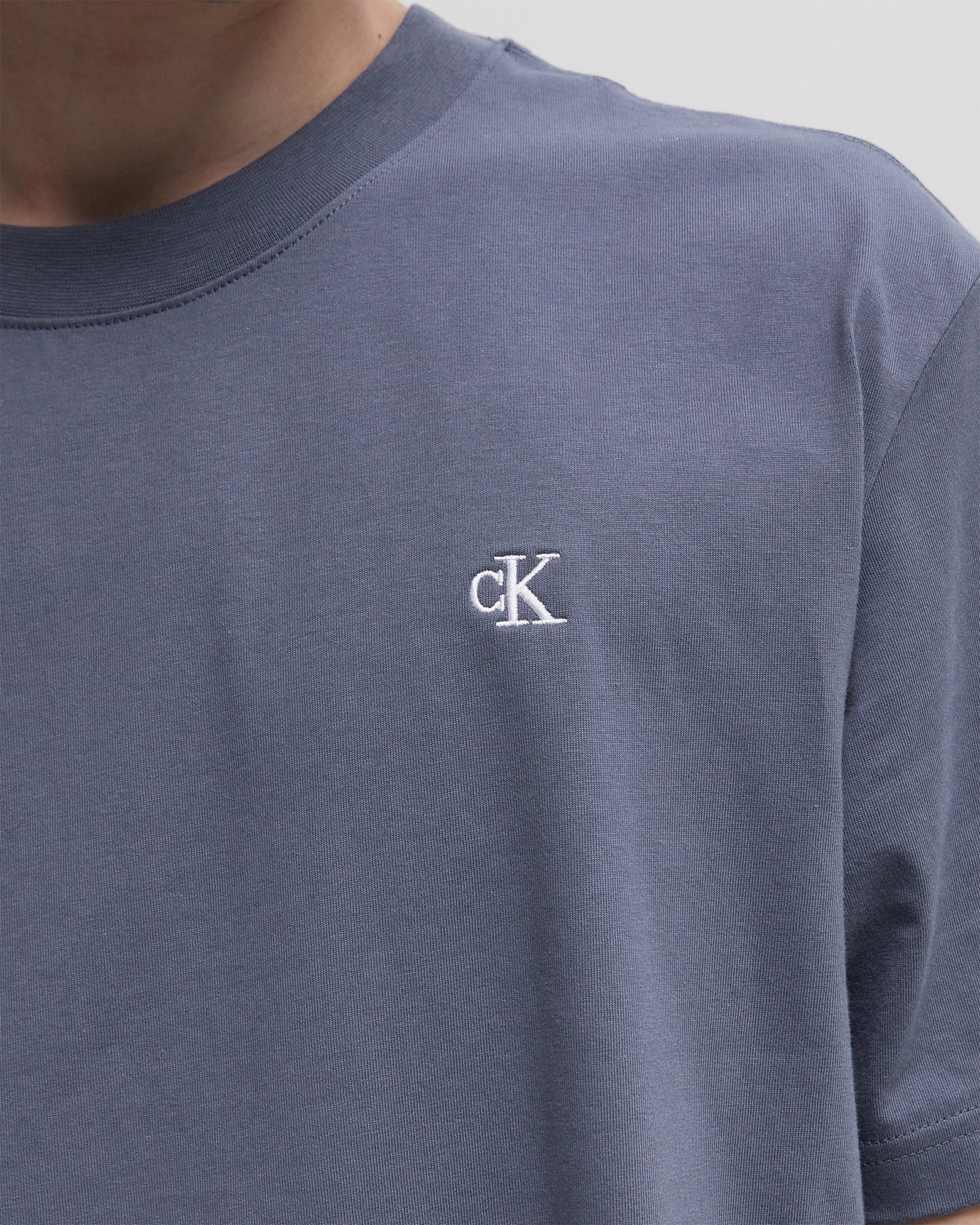 SERIF FONT GRAPHIC TEE