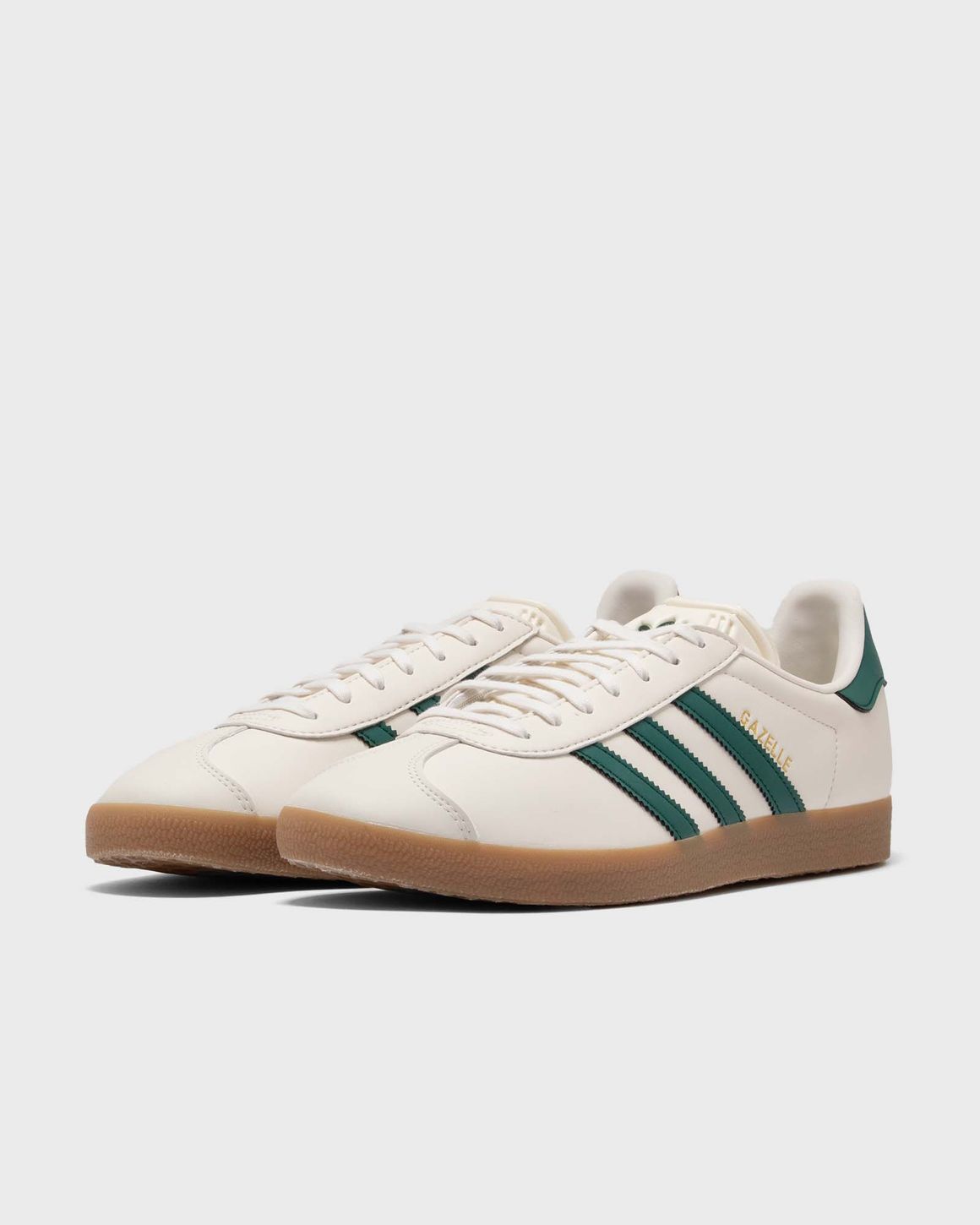 国内配送 adidas GAZELLE FTWR WHITE/POWE/GUM eyJidWNrZXQiOiJic3RuLWltYWdlLX
