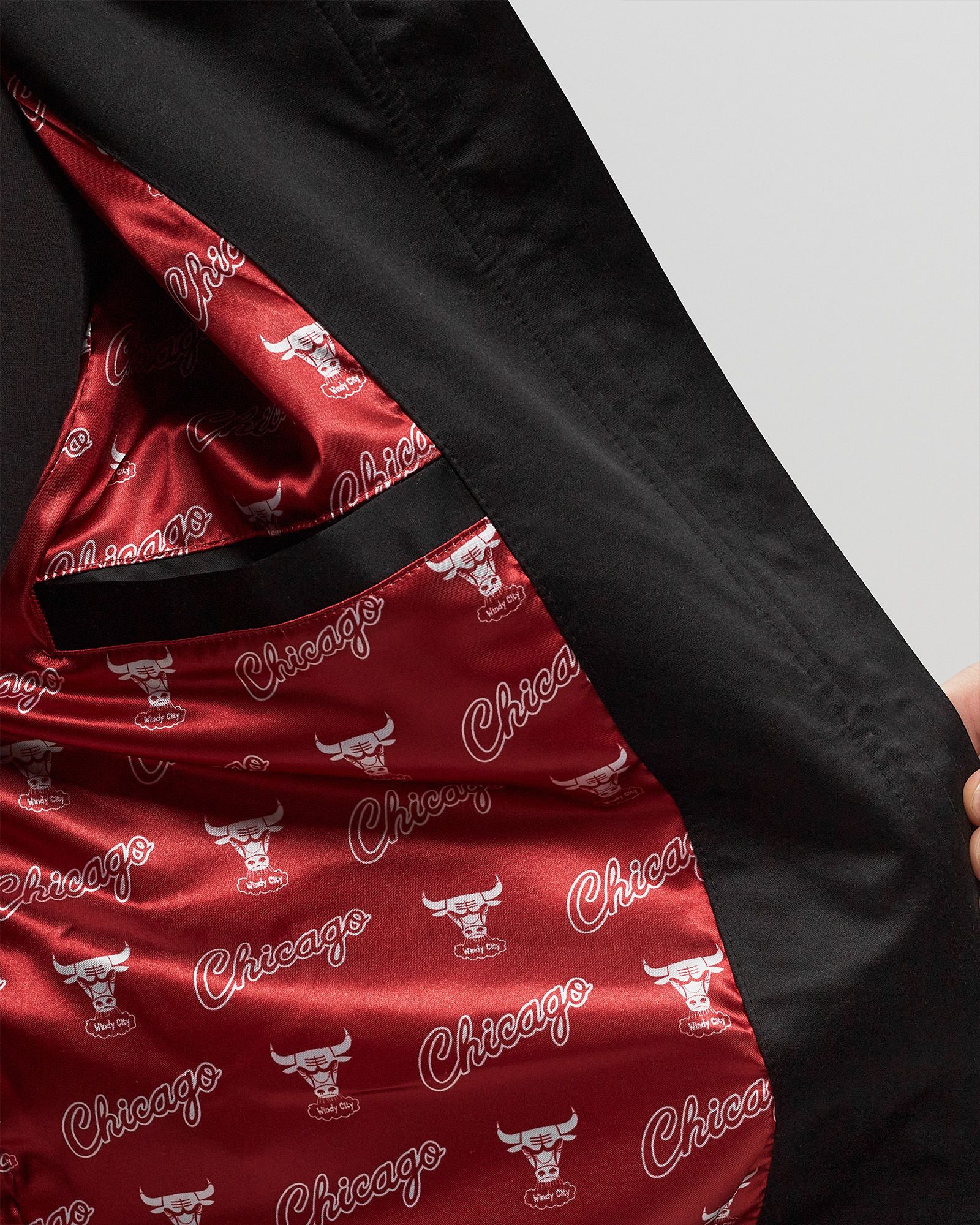 NBA TEAM LEADER SATIN BOMBER VINTAGE LOGO CHICAGO BULLS