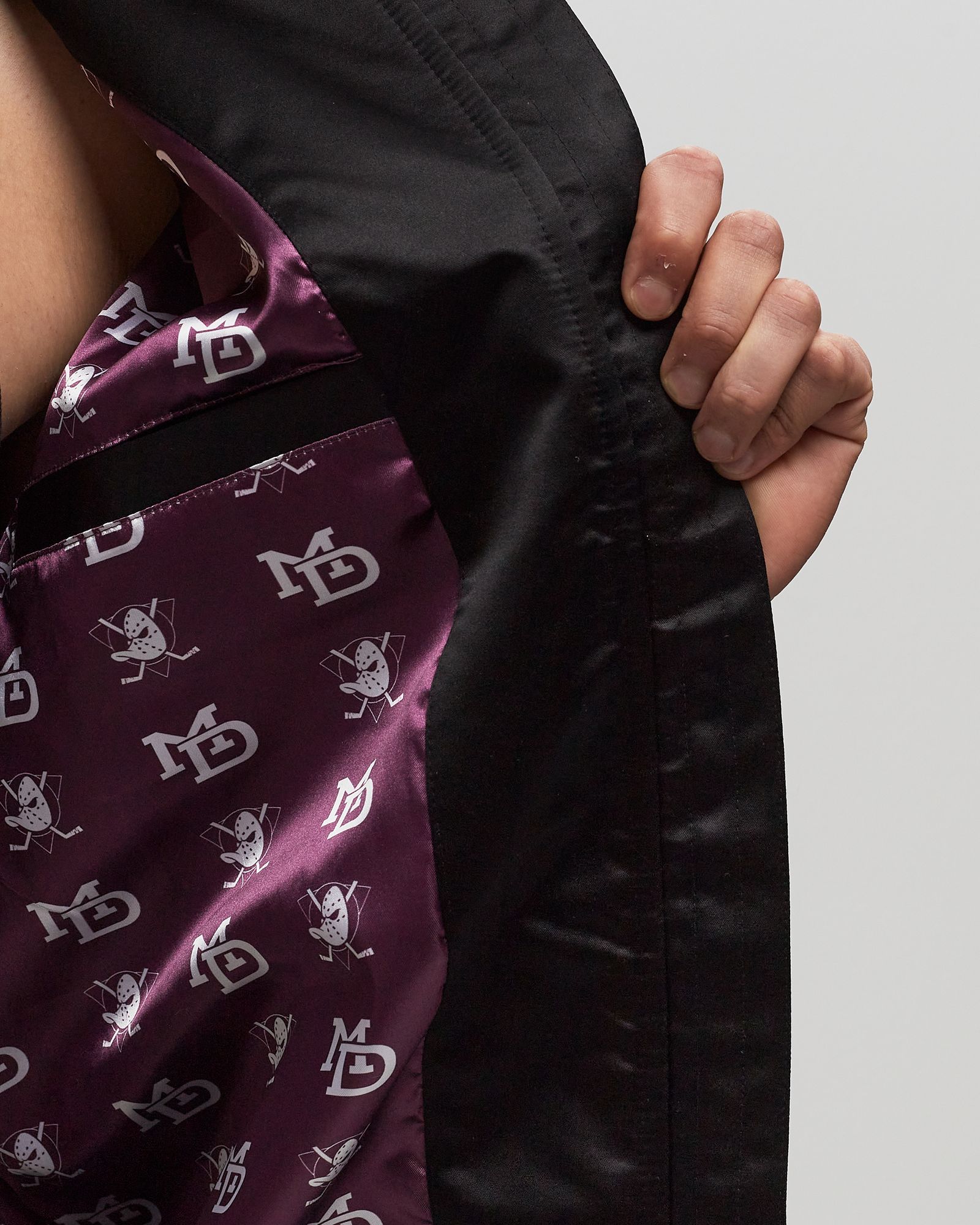 NHL TEAM LEADER SATIN BOMBER VINTAGE LOGO ANAHEIM DUCKS