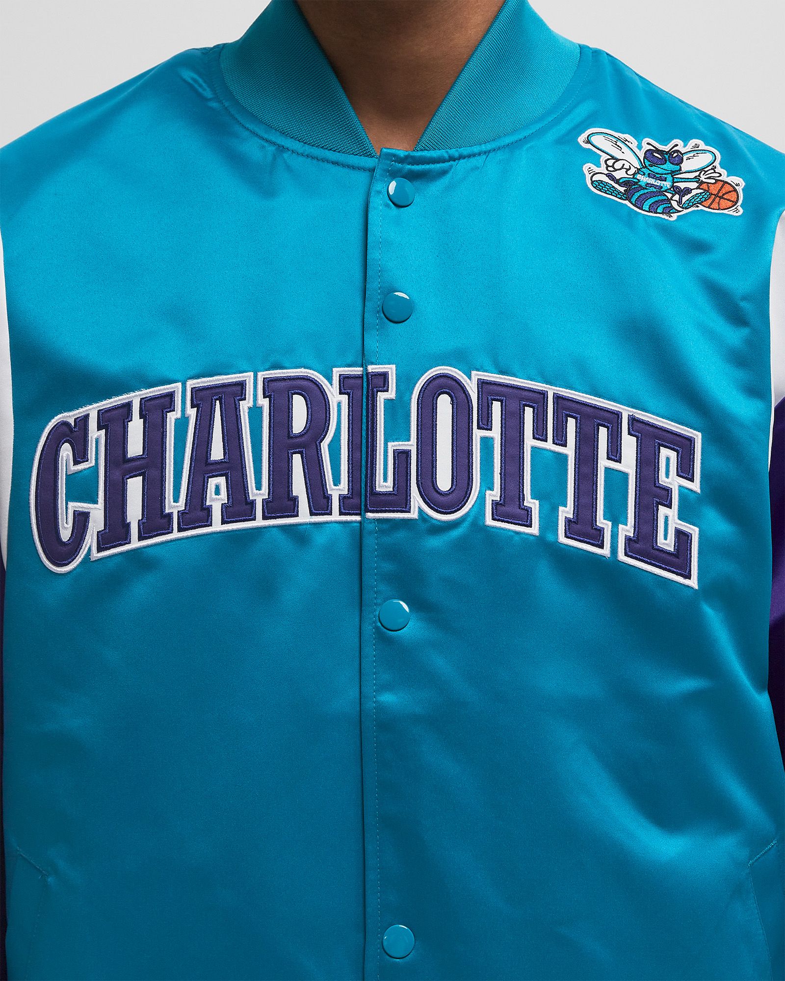 NBA TEAM ORIGINS SATIN JACKET VINTAGE LOGO CHARLOTTE HORNETS