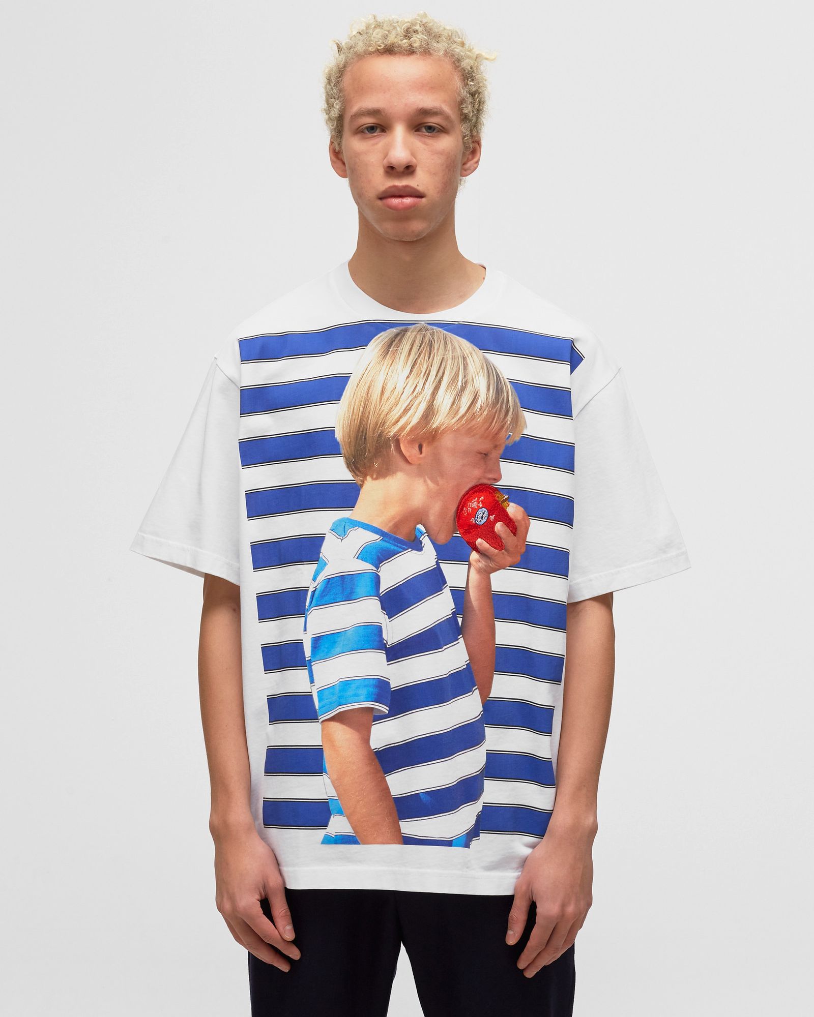 BOY WITH APPLE OVERSIZED TEE
