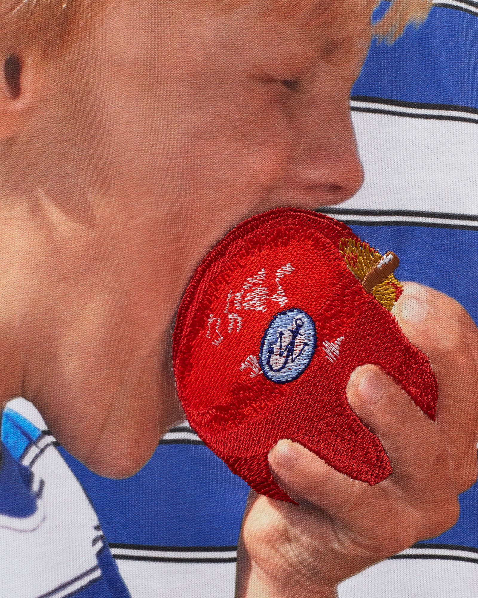 BOY WITH APPLE OVERSIZED TEE