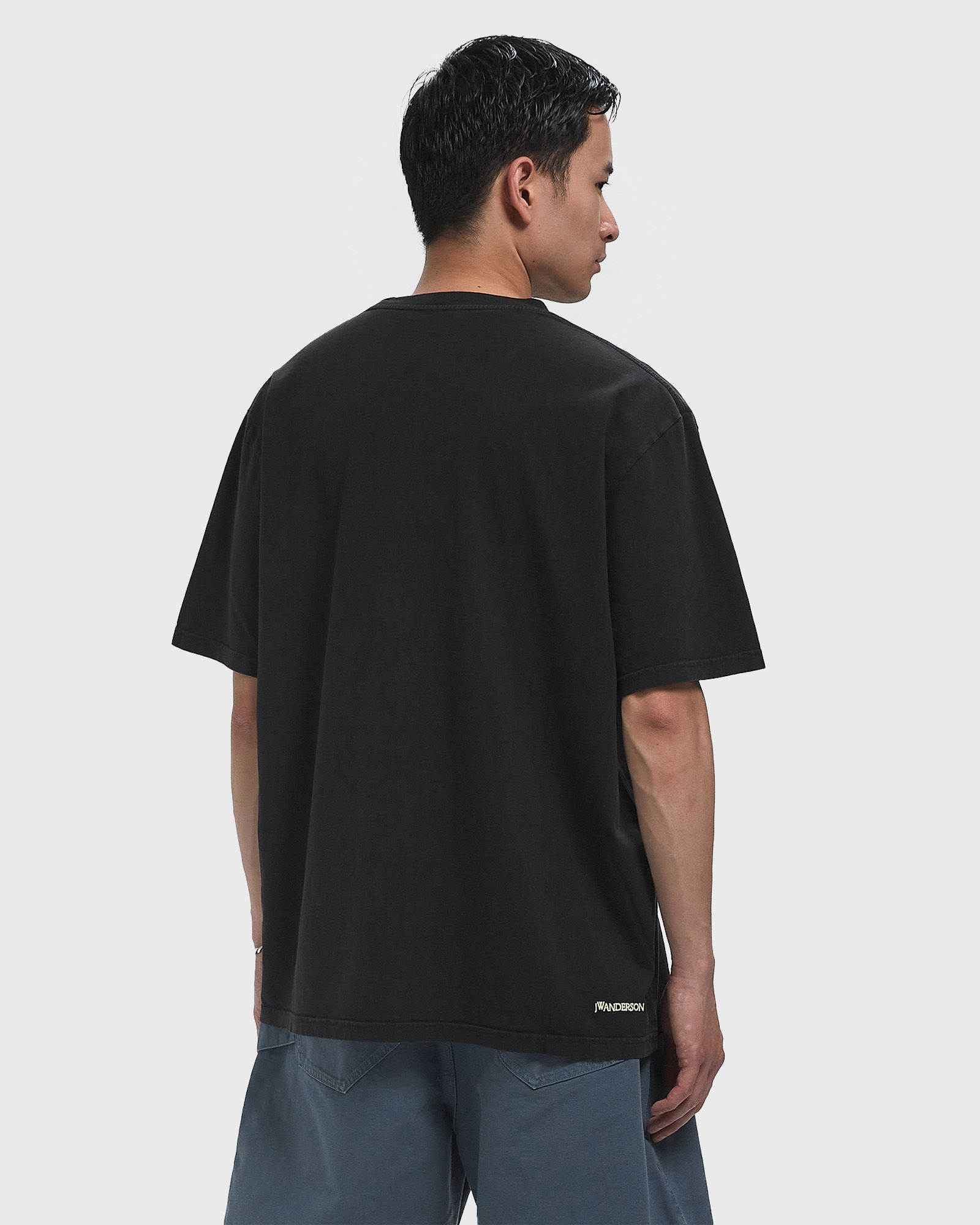 CONTRAST EMBROIDERY TEE