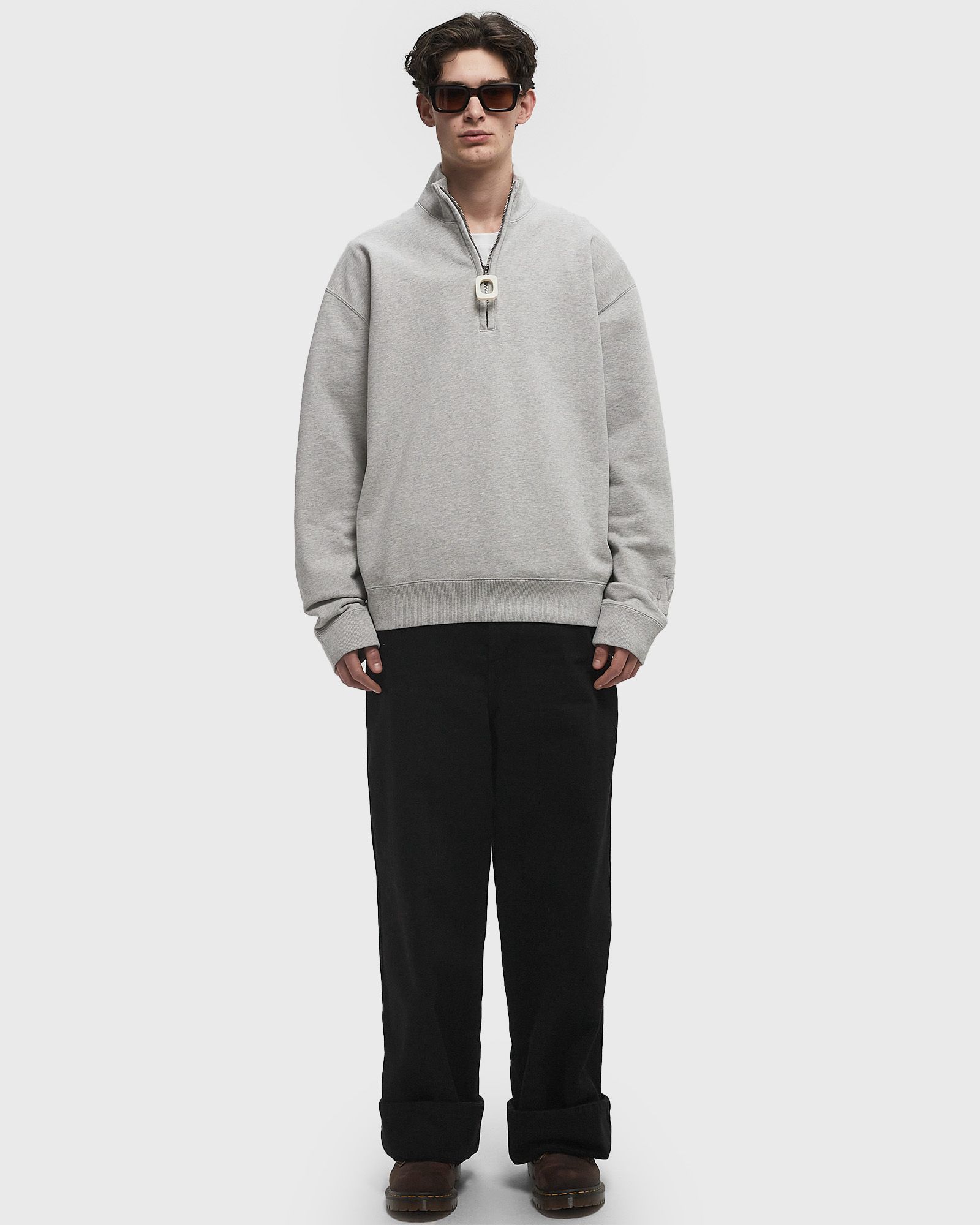 JW ANDERSON｜ (HALF ZIP SWEATSHIRT (JW0225-PG1632-905)) JW Anderson HALF ZIP SWEATSHIRT Grey | BSTN Store