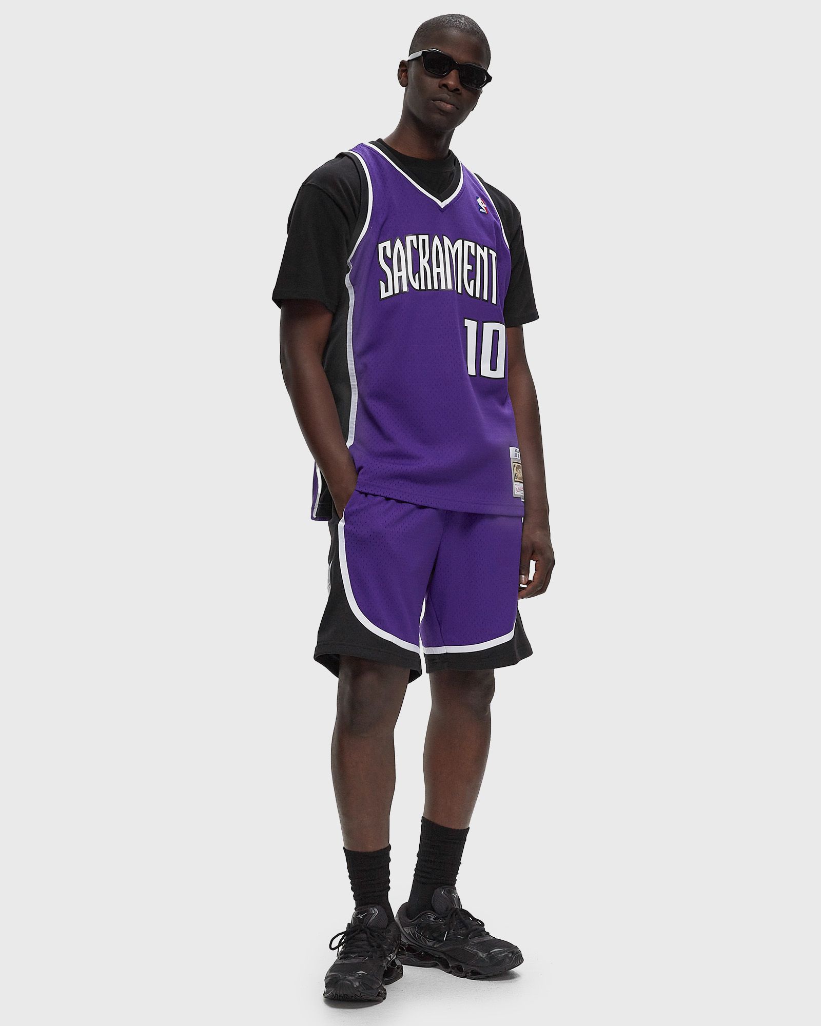 NBA DARK JERSEY KINGS 2002 MIKE BIBBY #10