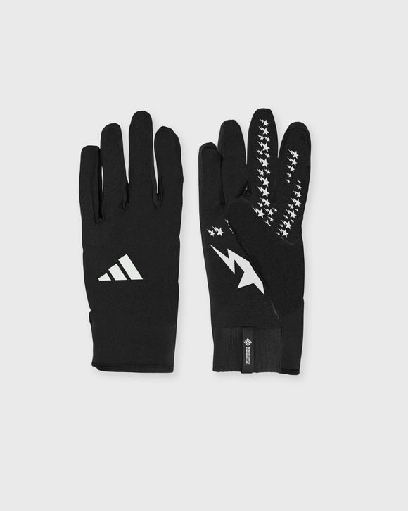 Discover the wide selection of scarves and gloves at BSTN. | BSTN