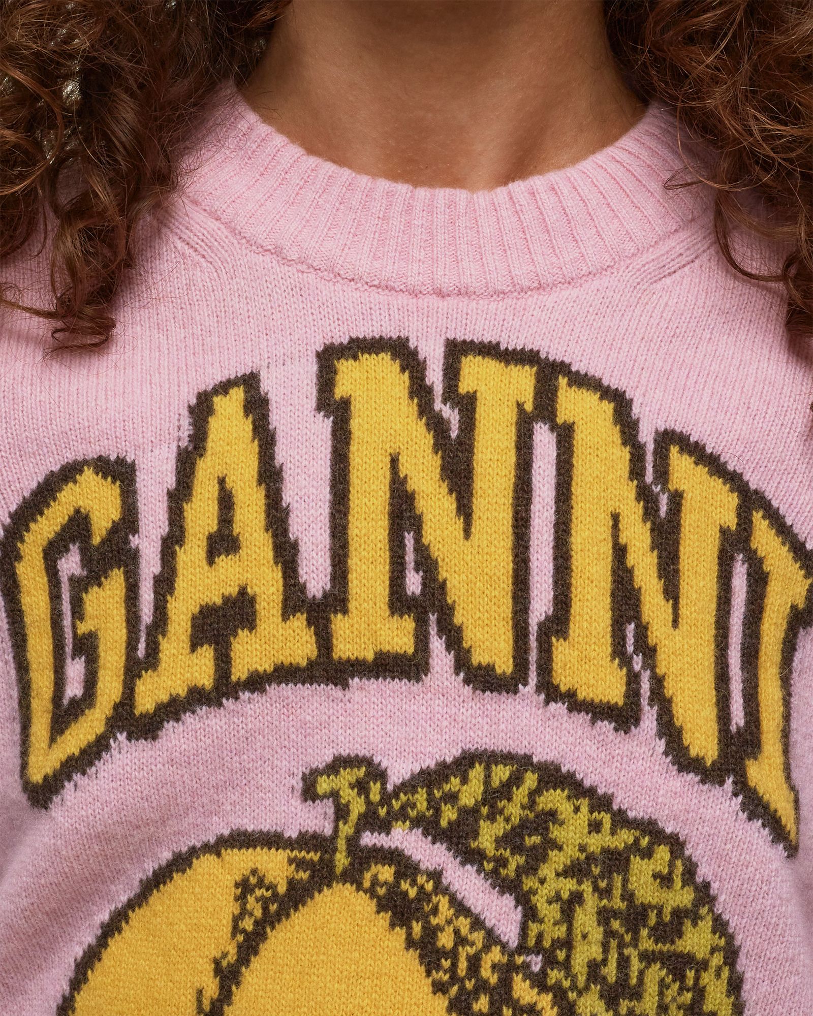 Graphic O-neck Pullover Peach