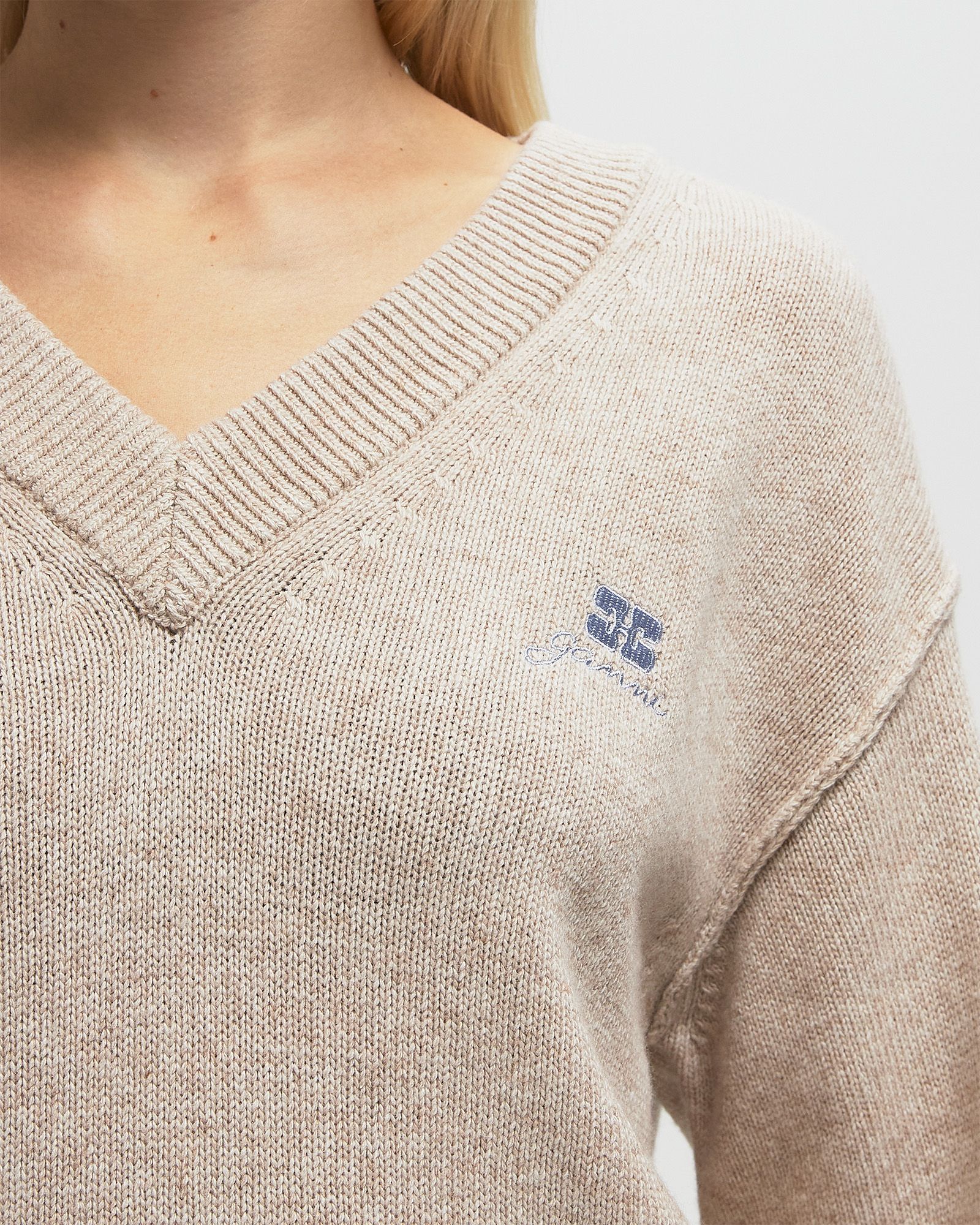 Core Future Wool Mix V-neck