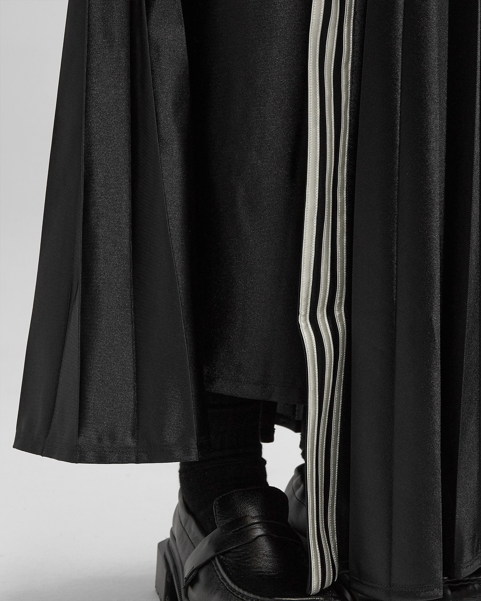 x WILLY CHAVARRIA PLEATED SKIRT