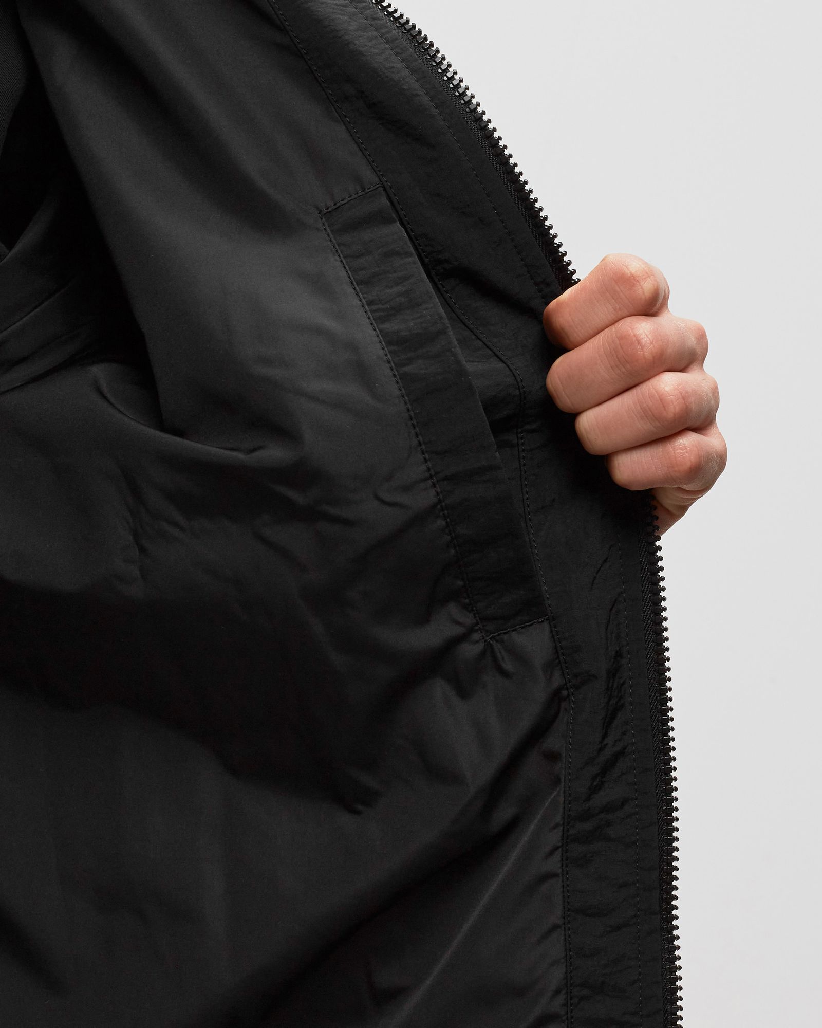 TECHNICAL WINDBREAKER