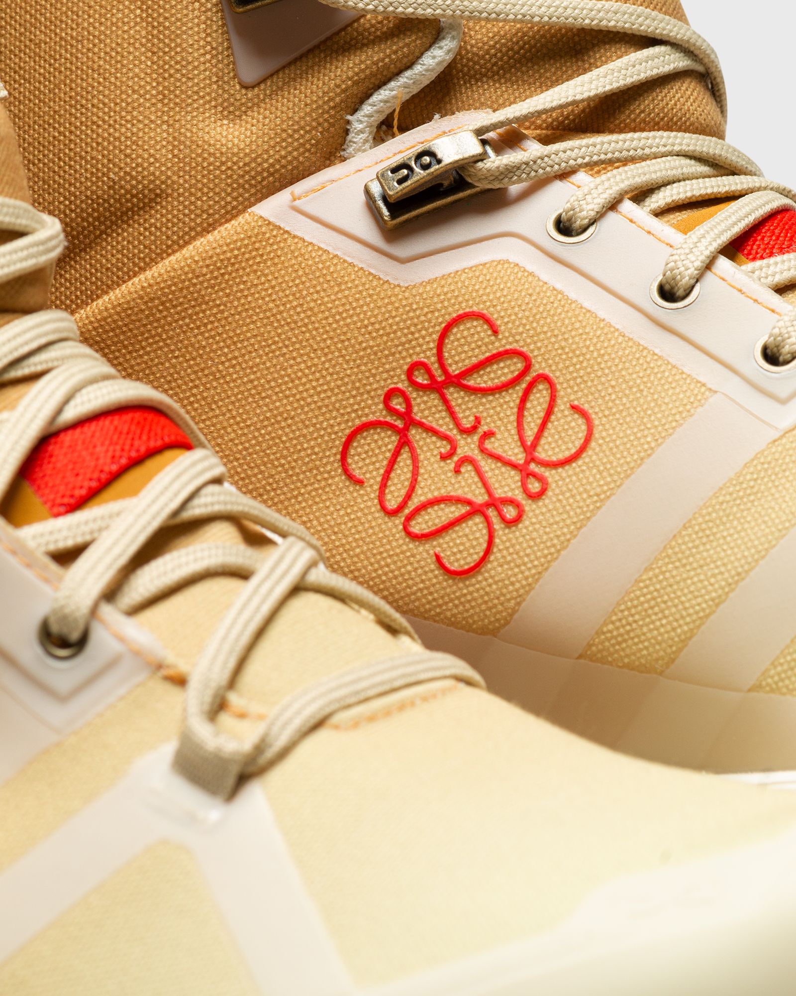 WMNS ON X LOEWE CLOUDROCK