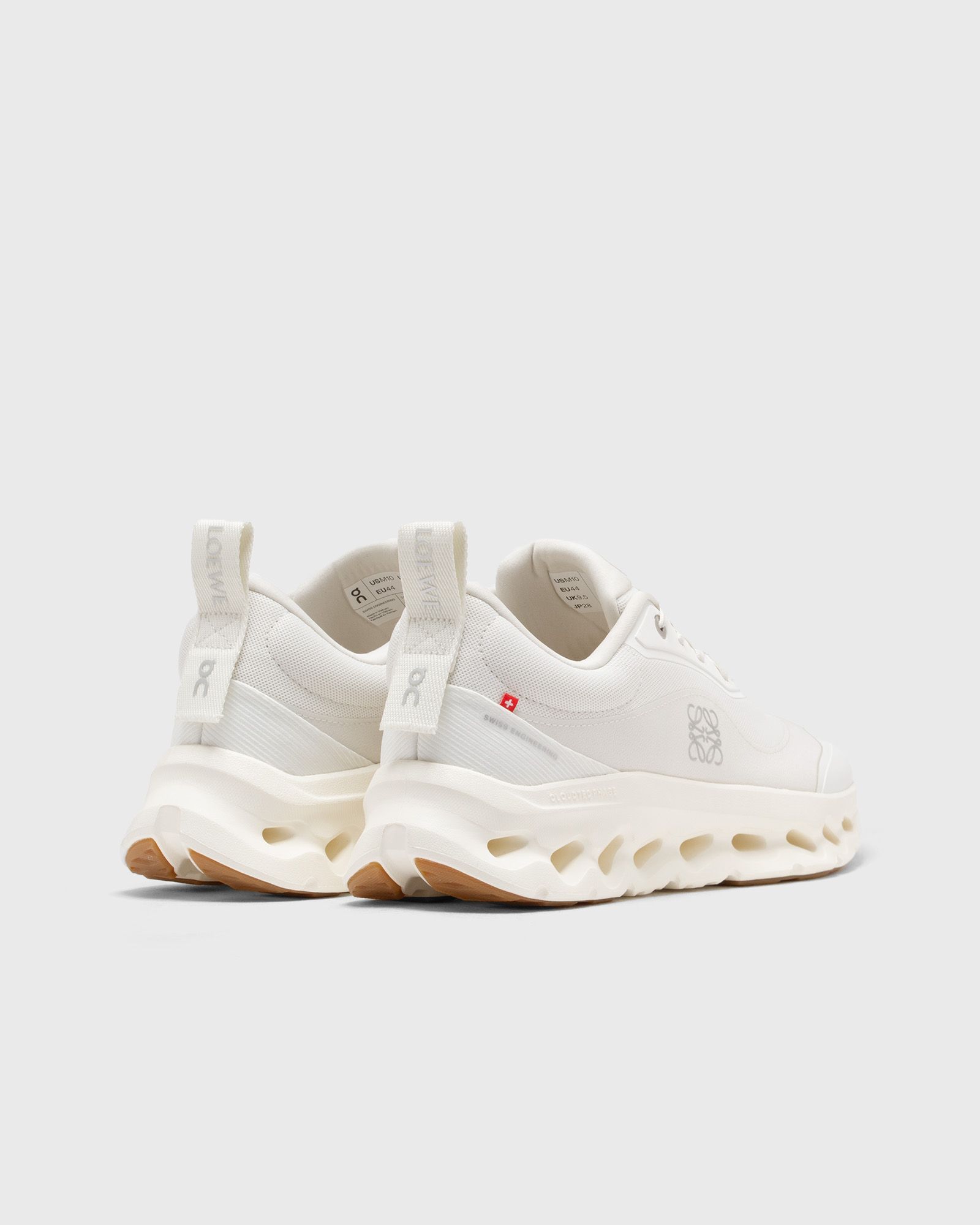 x LOEWE CLOUDTILT 2.0