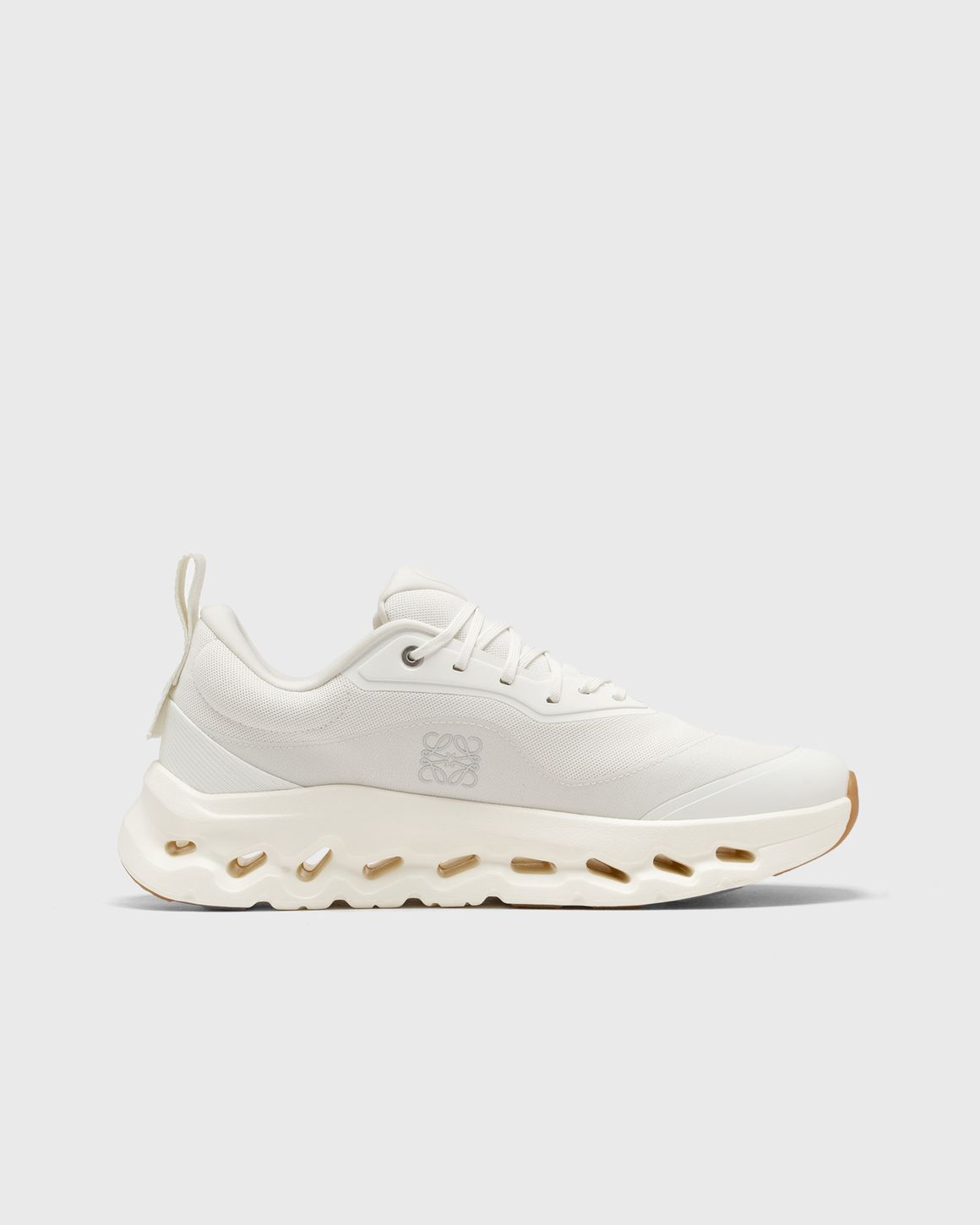 ON x LOEWE CLOUDTILT 2.0 White | BSTN Store ON x LOEWE CLOUDTILT 2.0 White | BSTN Store