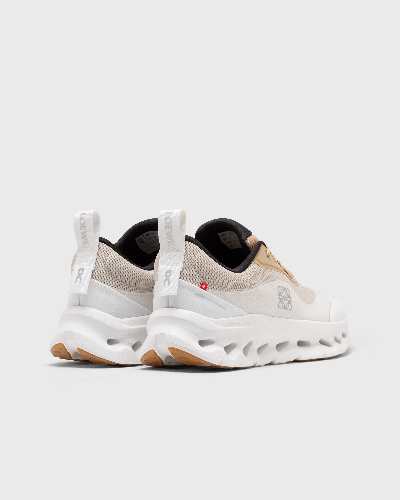 x LOEWE CLOUDTILT 2.0