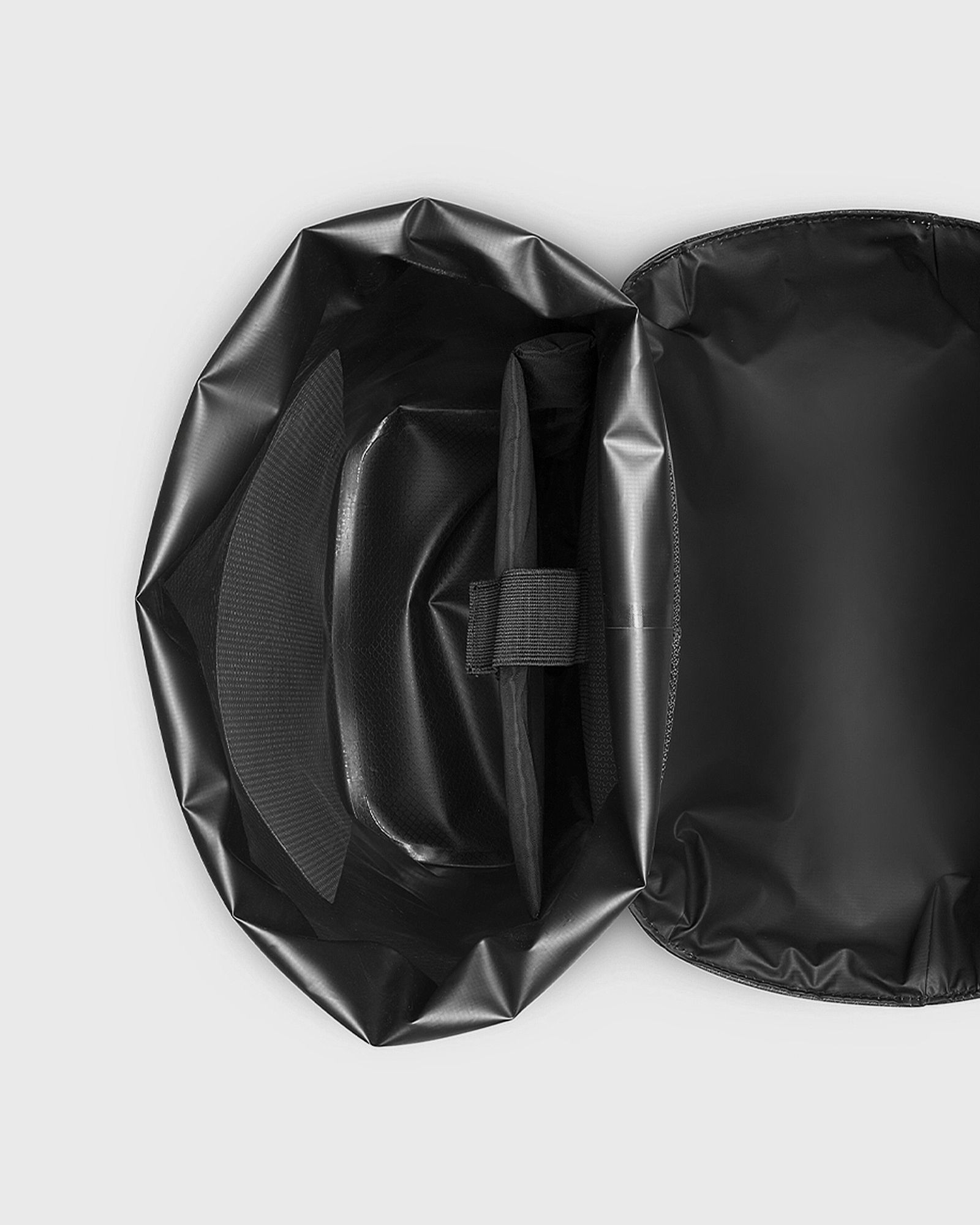 LIGHTWEIGHT DUOSEAL FLAP BACKPACK 14" - BLACK