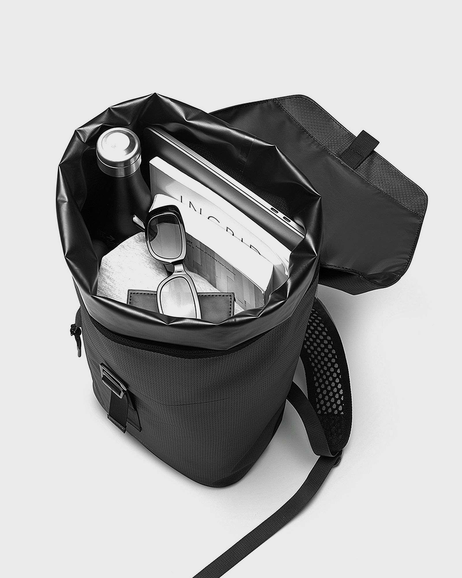 LIGHTWEIGHT DUOSEAL FLAP BACKPACK 14" - BLACK