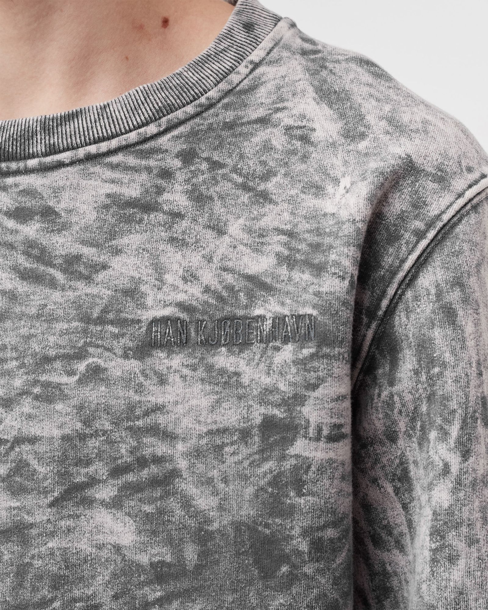 CASUAL CREWNECK SWEATER