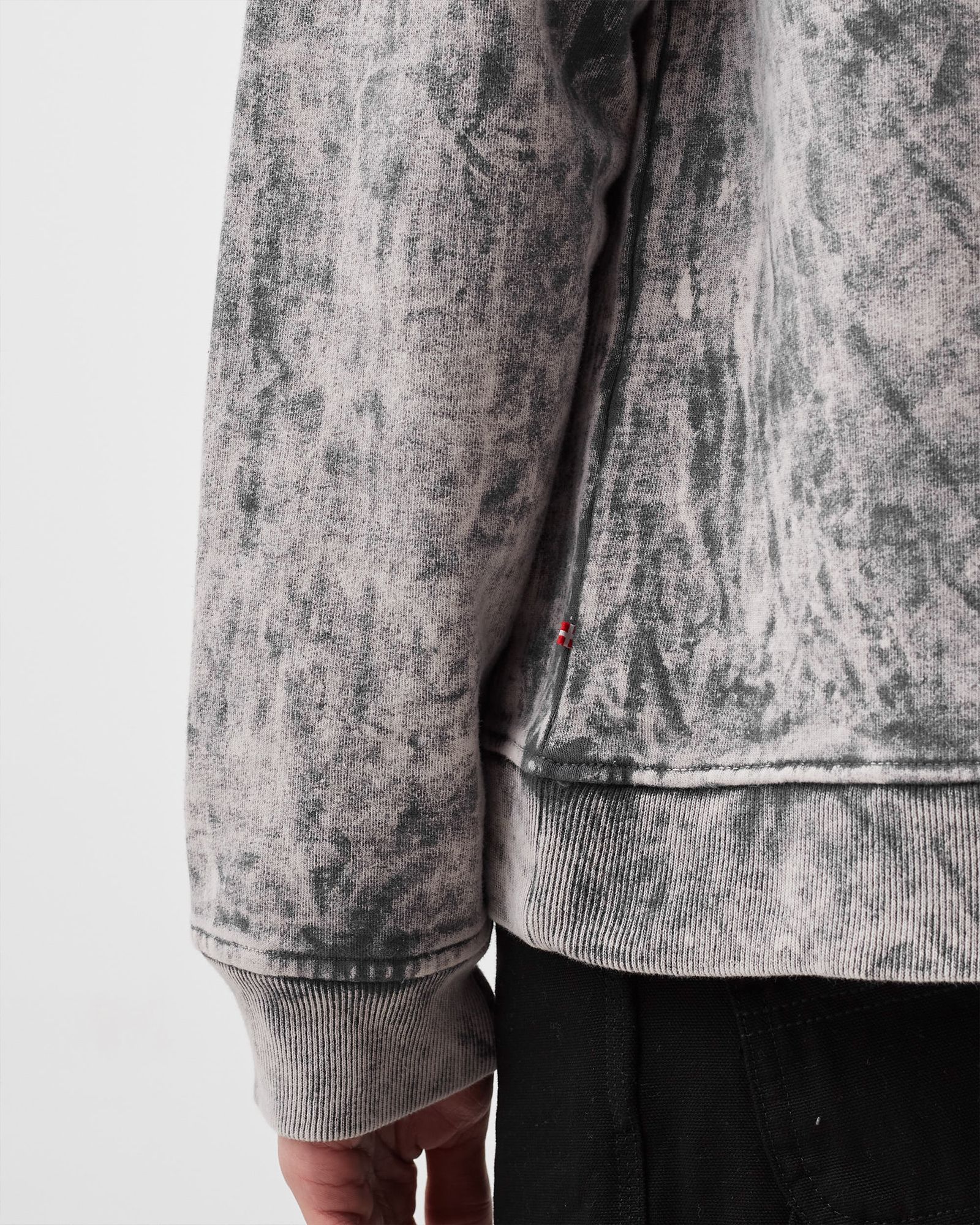 CASUAL CREWNECK SWEATER