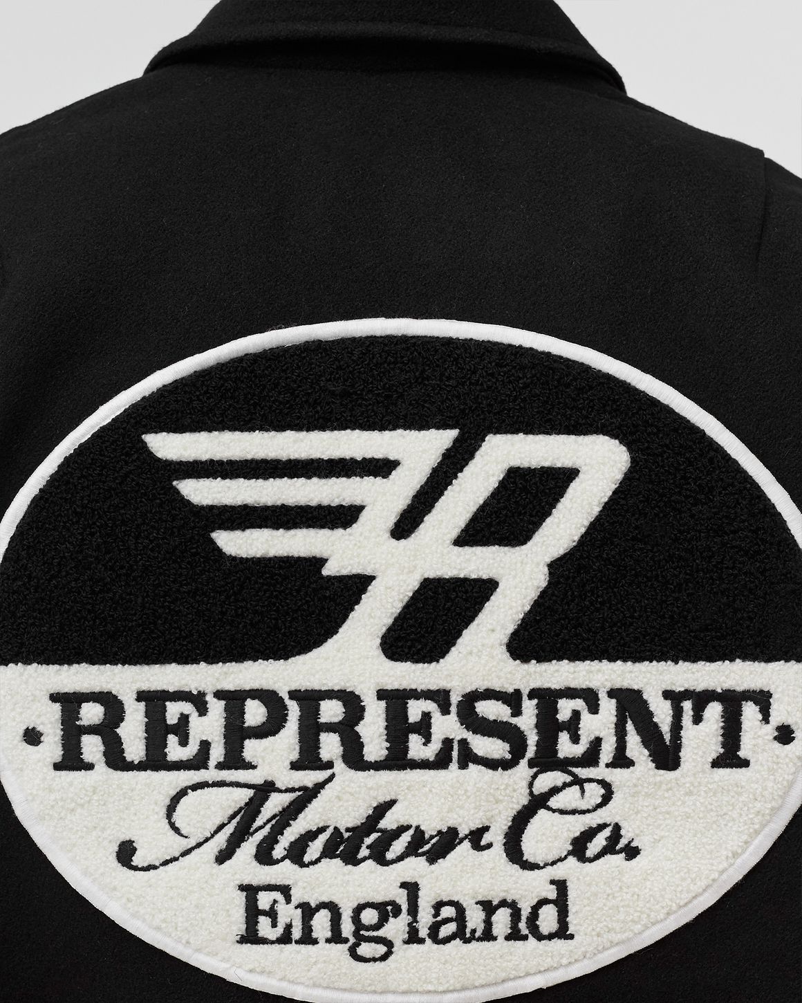 【関税込み】Represent ブラック 'Team Rep' フーディ eyJidWNrZXQiOiJic3RuLWltYWdlLX