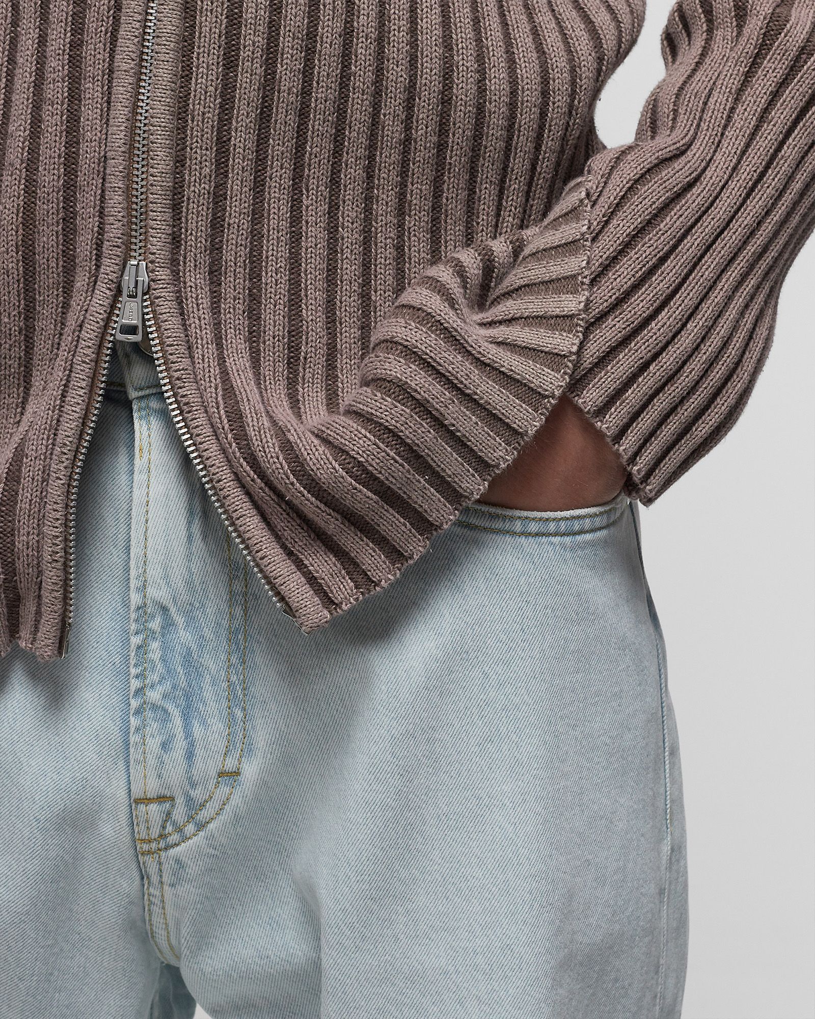 CLASSIC ZIP CARDIGAN