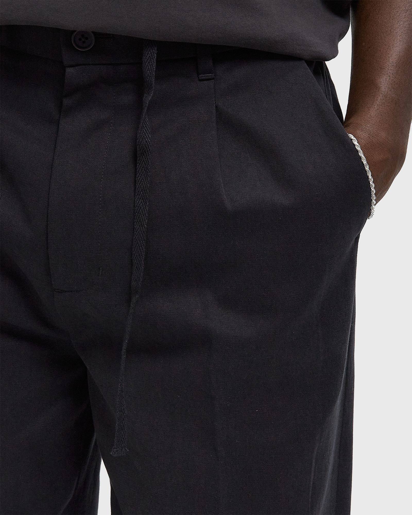 REGULAR PLEATED CHINO’S