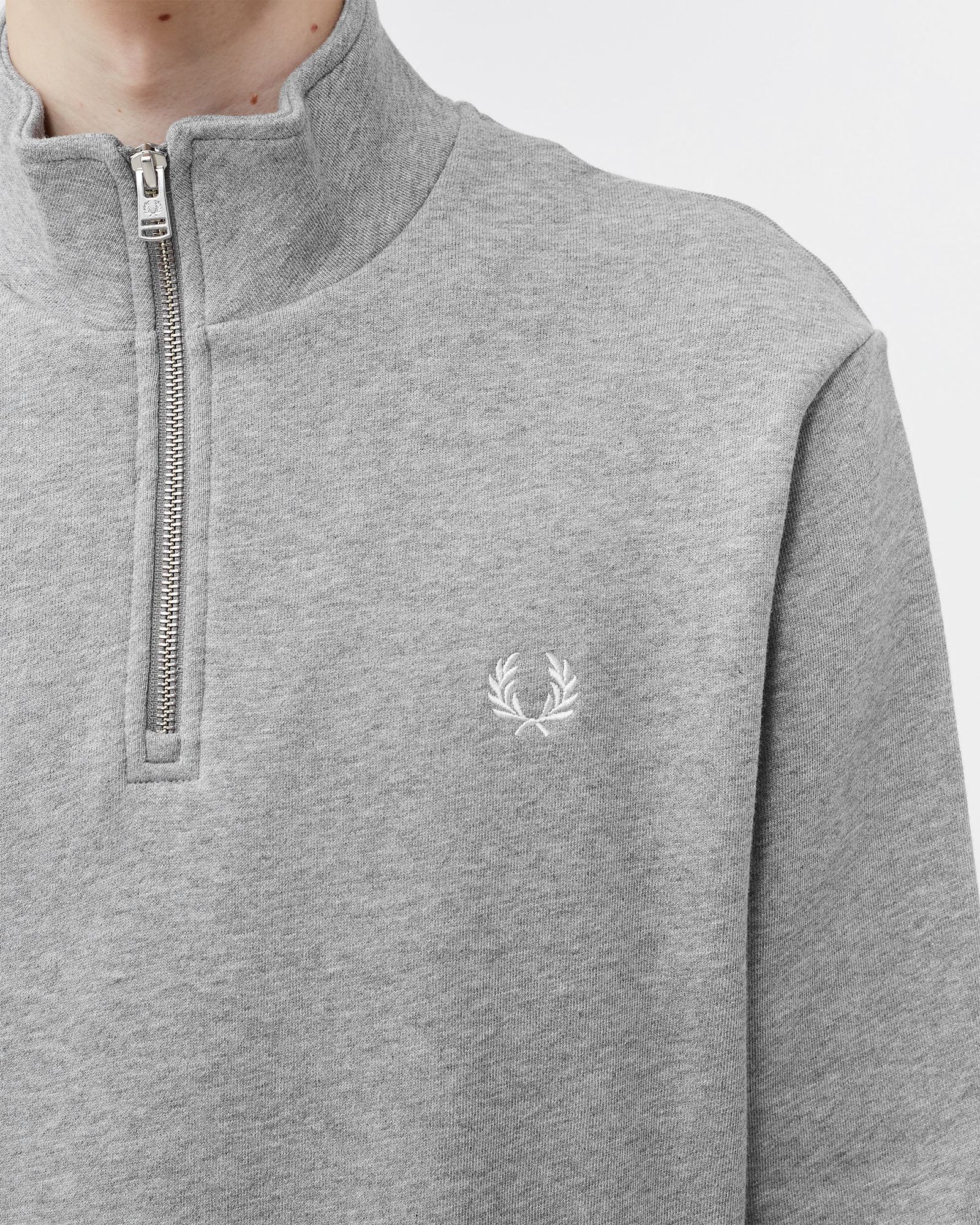 HALF ZIP SWEATSHIRT