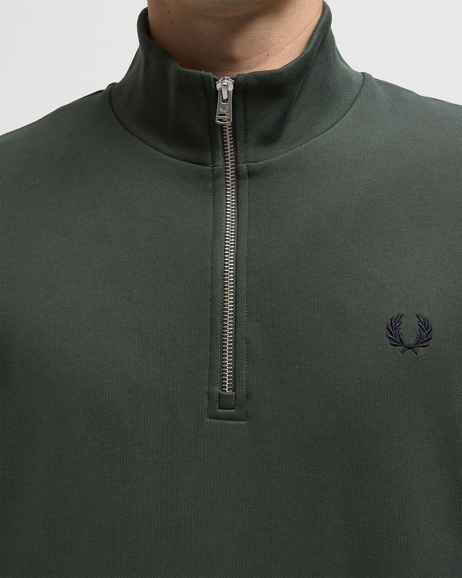 HALF ZIP SWEATSHIRT