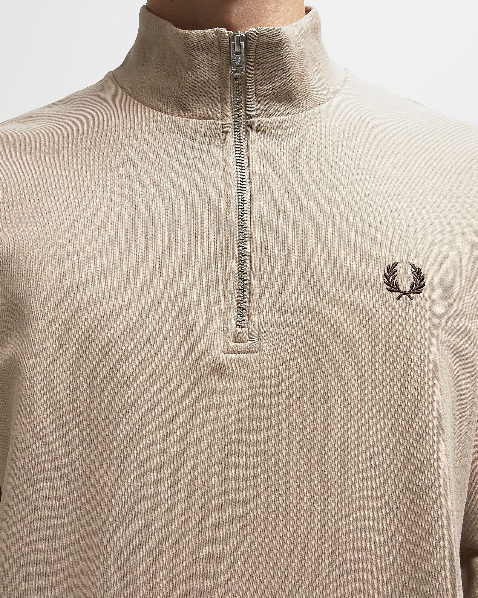 HALF ZIP SWEATSHIRT